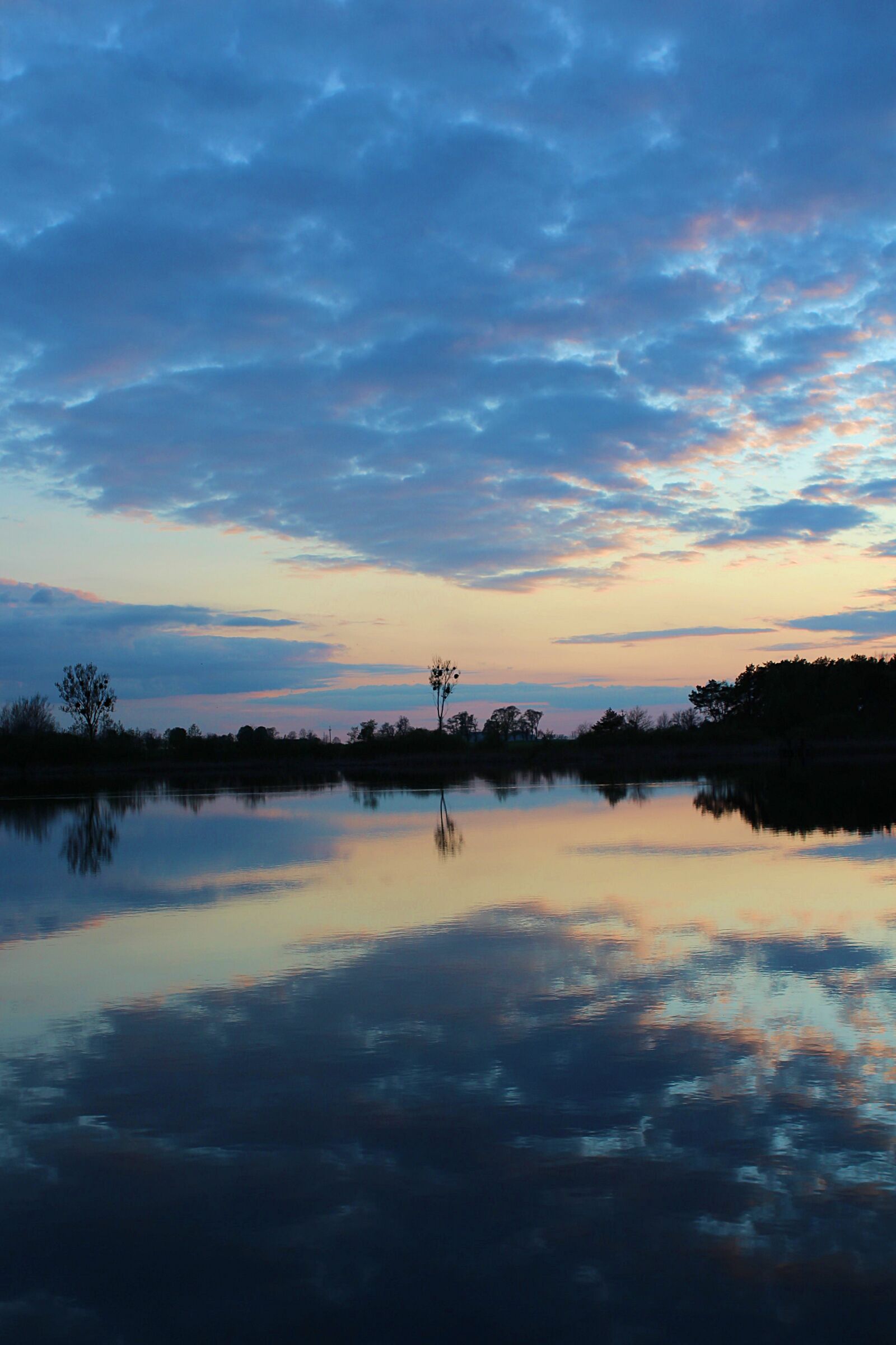 Canon EOS 1200D (EOS Rebel T5 / EOS Kiss X70 / EOS Hi) sample photo. Reflection, water, lake photography