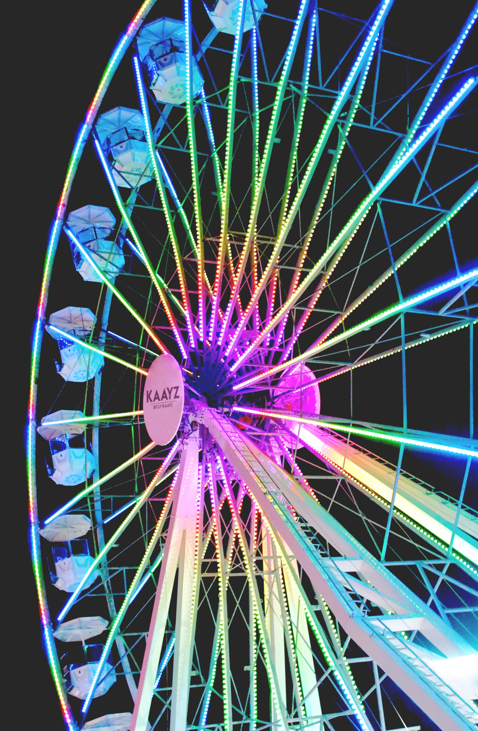 Canon EOS 1300D (EOS Rebel T6 / EOS Kiss X80) sample photo. Ferris, wheel, night photography