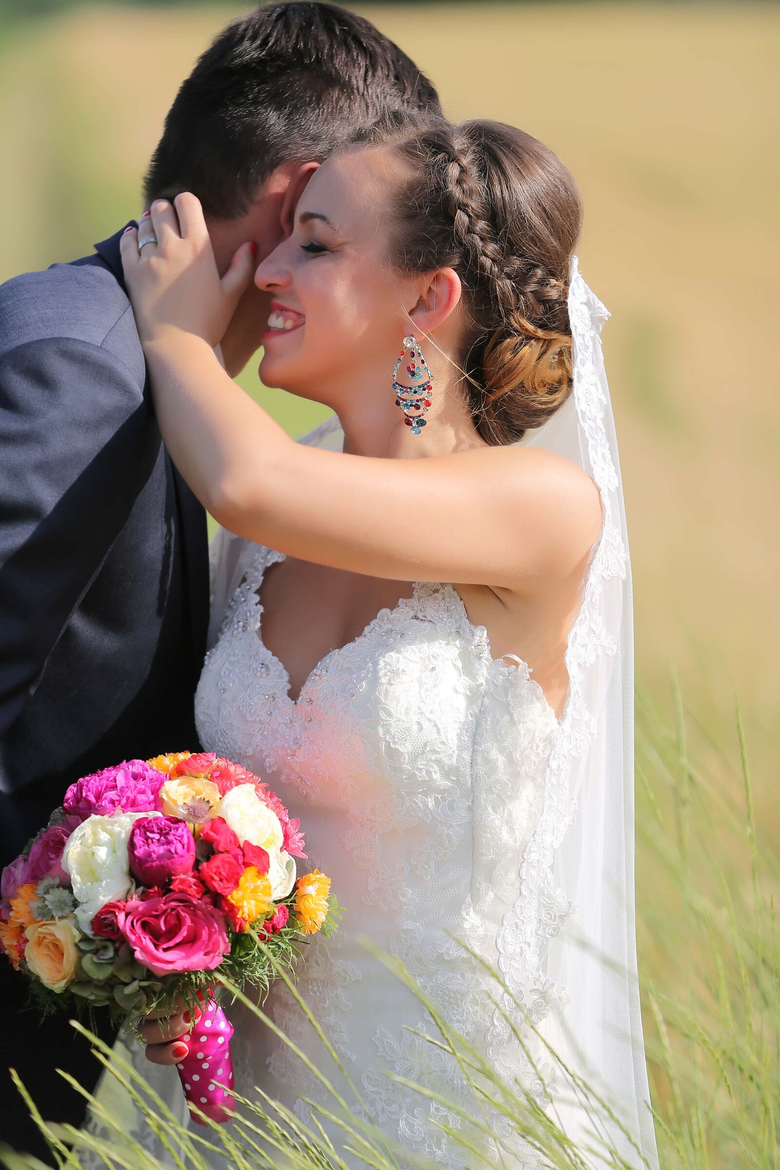 Canon EOS 5D Mark III sample photo. Smile, bride, enjoyment, marriage photography
