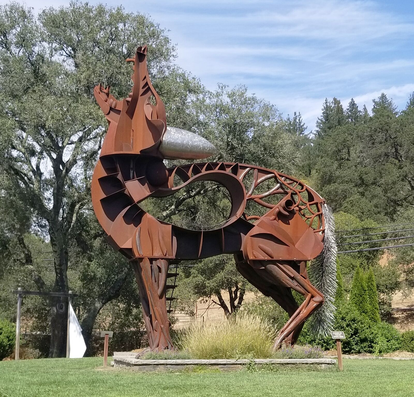 Samsung Galaxy S8 sample photo. Statue, dog, winery photography