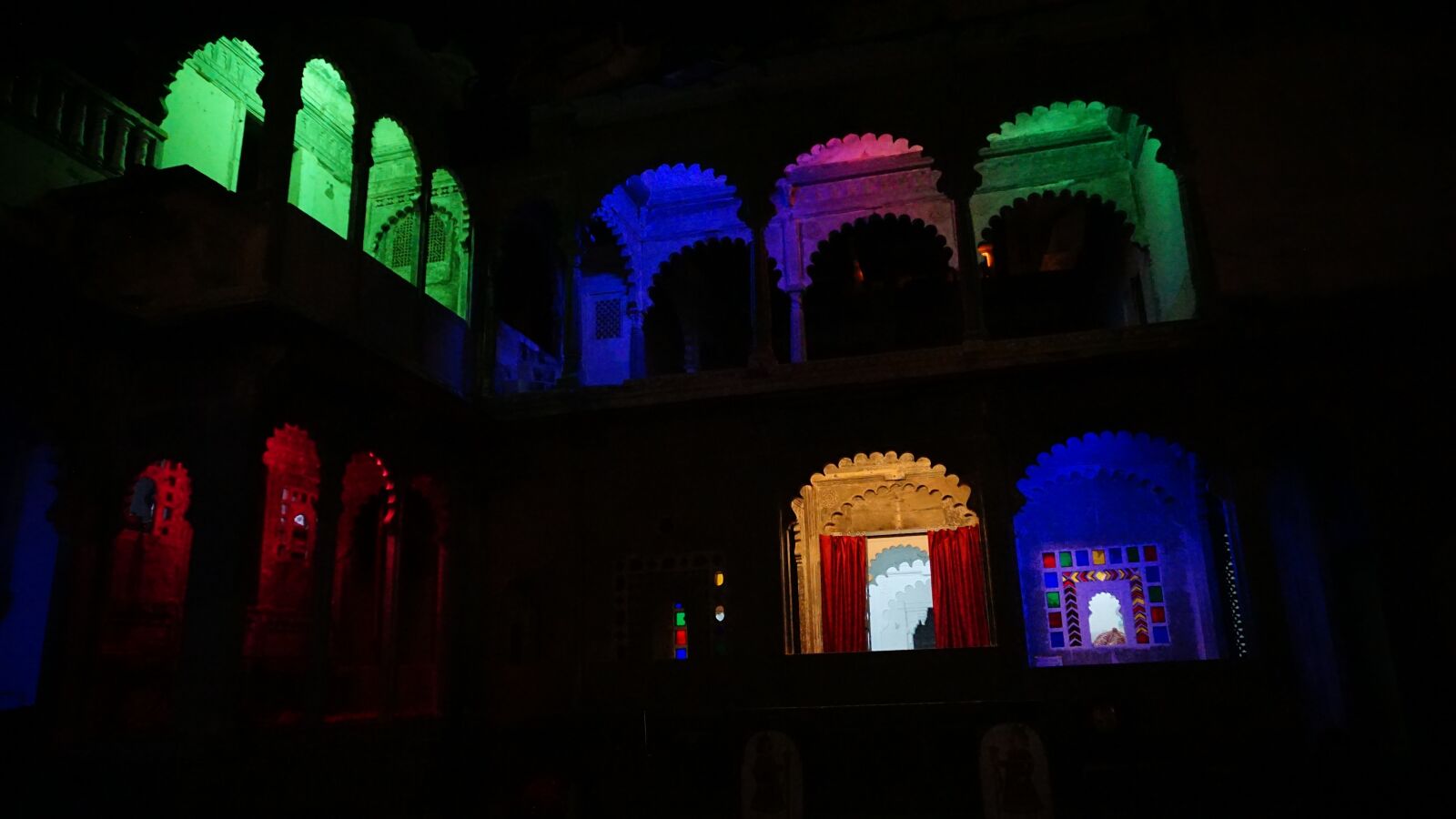 Sony E 16-50mm F3.5-5.6 PZ OSS sample photo. Black, blue, dark, evening photography