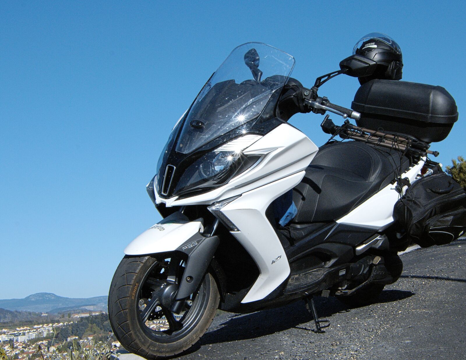Canon EOS 70D sample photo. Scooter, kymco, downtown photography