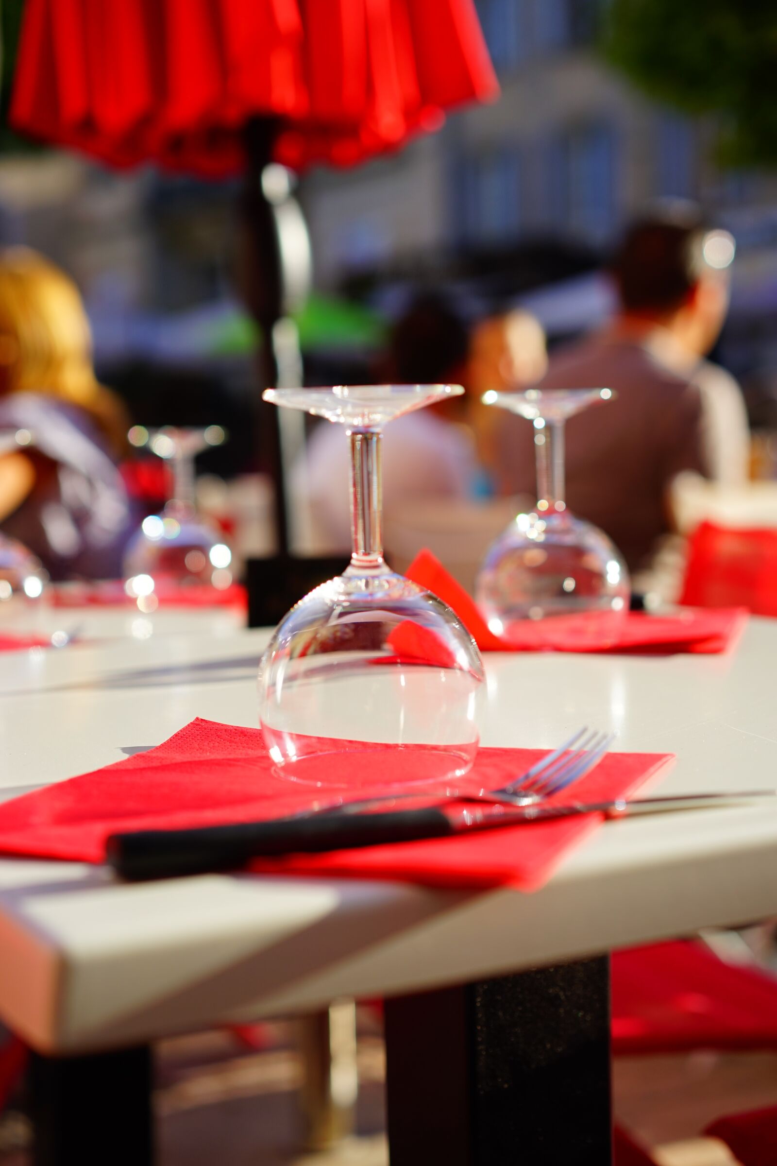 Sony a7 + Sony Sonnar T* FE 55mm F1.8 ZA sample photo. Table, covered, glass photography