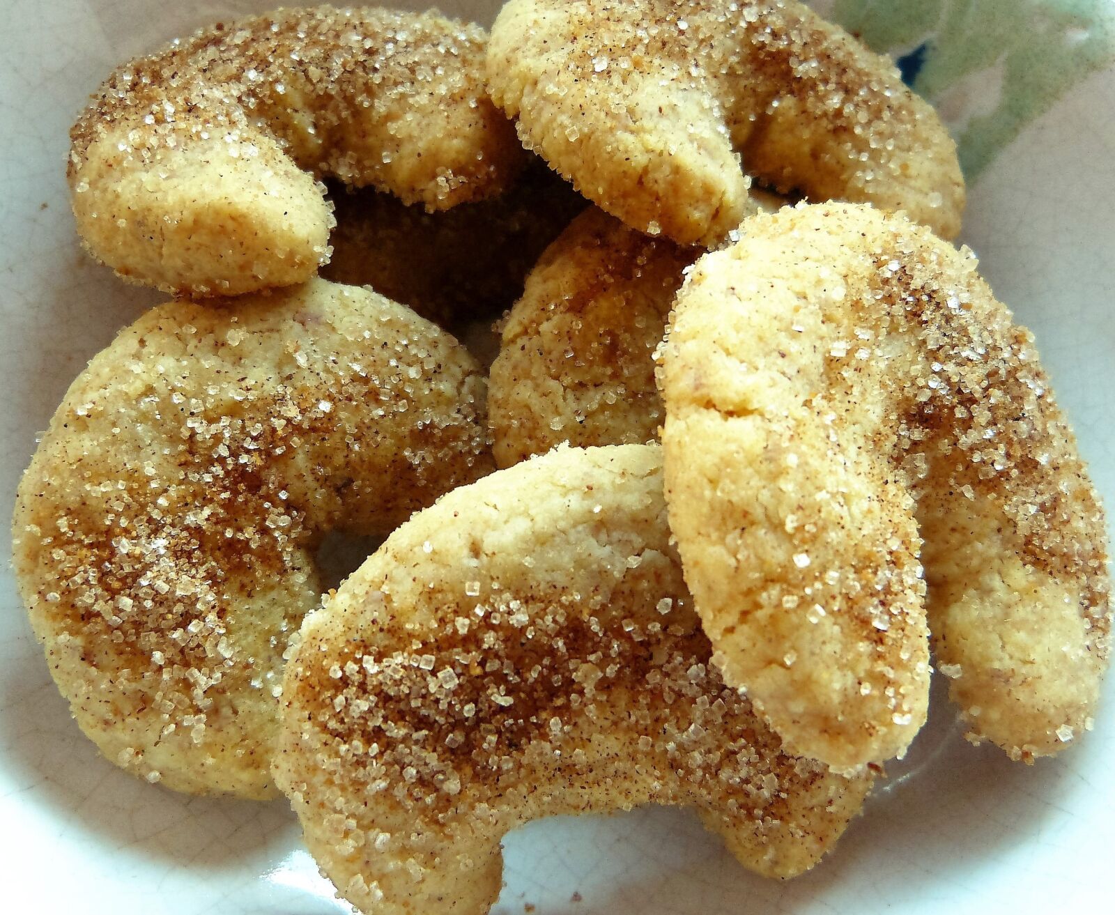 Panasonic Lumix DMC-FZ150 sample photo. Crescents, vanilla, croissant photography