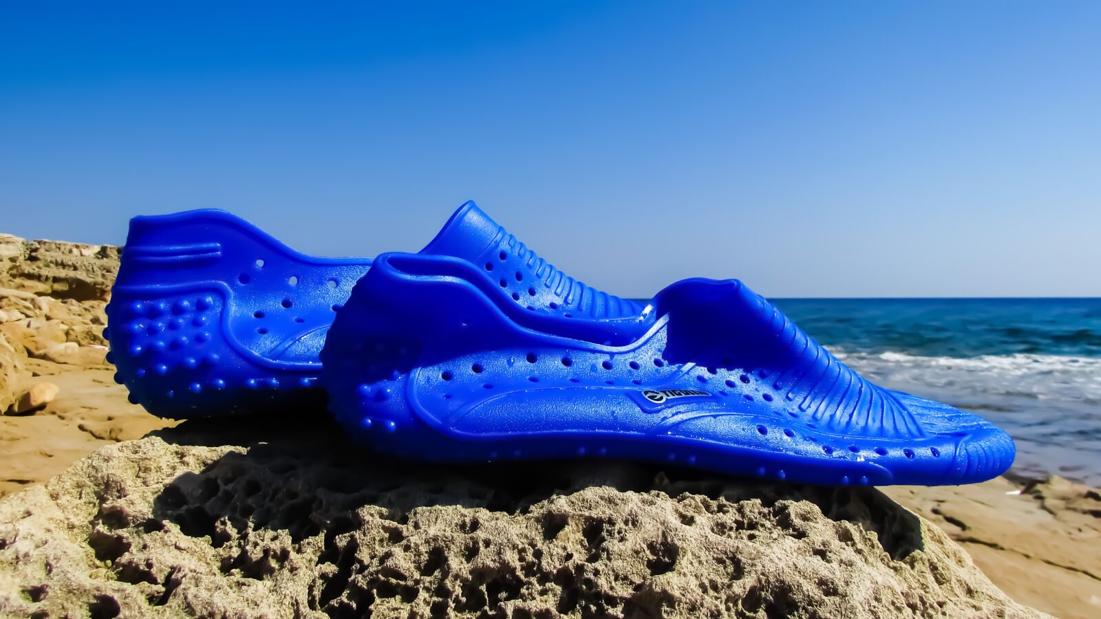 Canon PowerShot SX400 IS sample photo. Sea shoes, sea, equipment photography