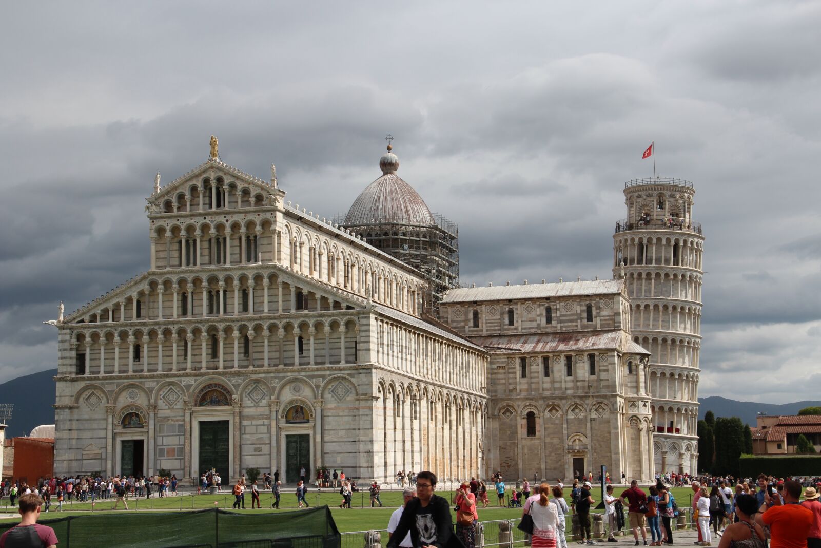 Canon EOS 600D (Rebel EOS T3i / EOS Kiss X5) sample photo. Italy, pisa, clouds photography