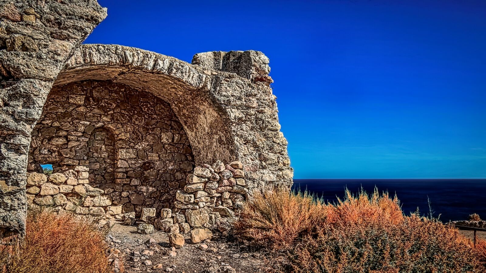 Canon EF-S 17-85mm F4-5.6 IS USM sample photo. Seaside, fort, ruins photography