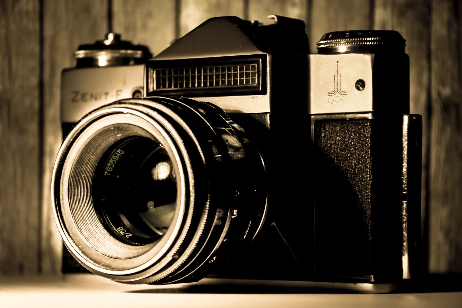 Canon EOS 750D (EOS Rebel T6i / EOS Kiss X8i) sample photo. Camera, old, zenith photography