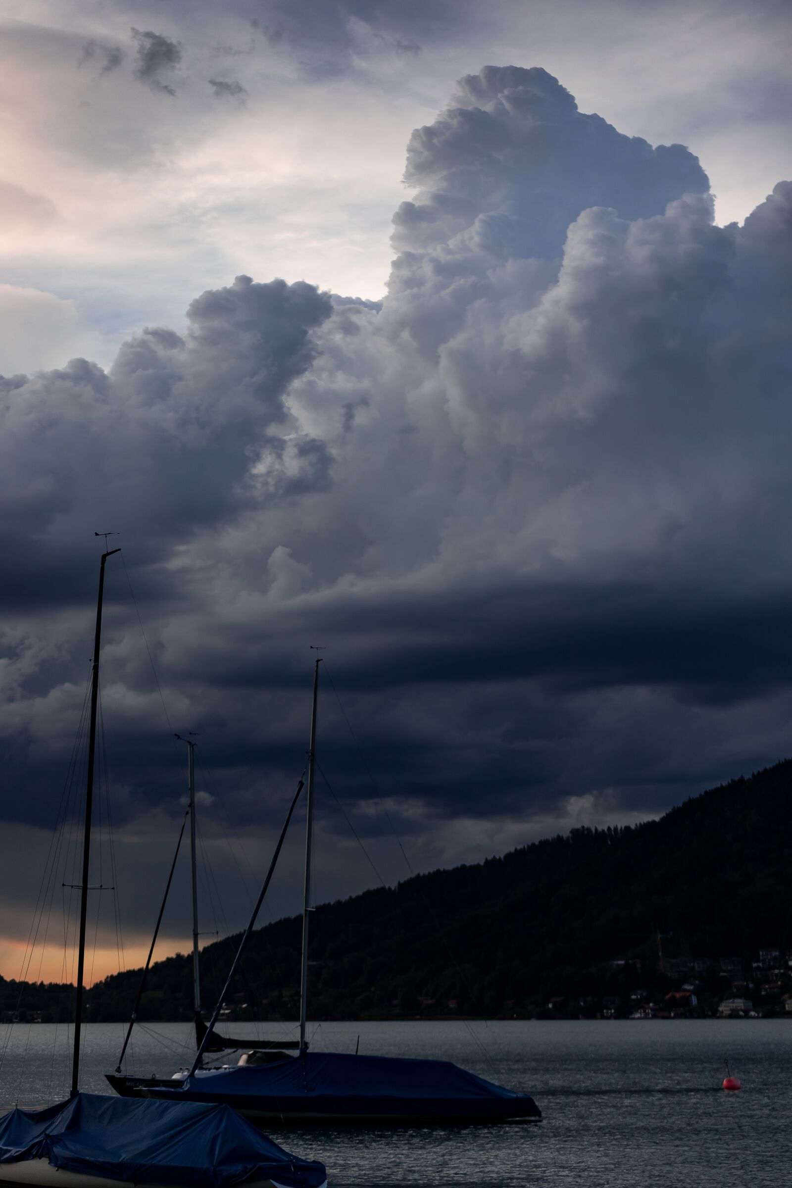 Canon EOS 6D Mark II sample photo. Storm clouds, lake, sky photography