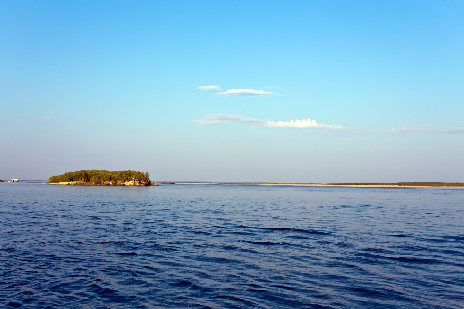 Canon EOS 6D + Canon EF 17-40mm F4L USM sample photo. The islet, river, sky photography