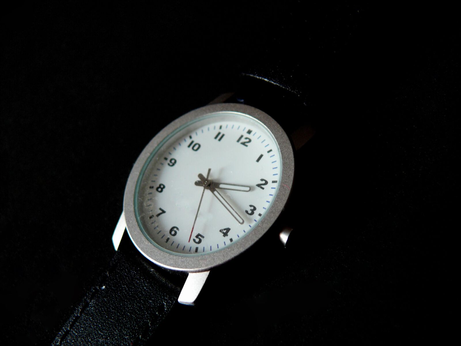 Leica V-LUX 1 sample photo. Clock, time, wrist watch photography