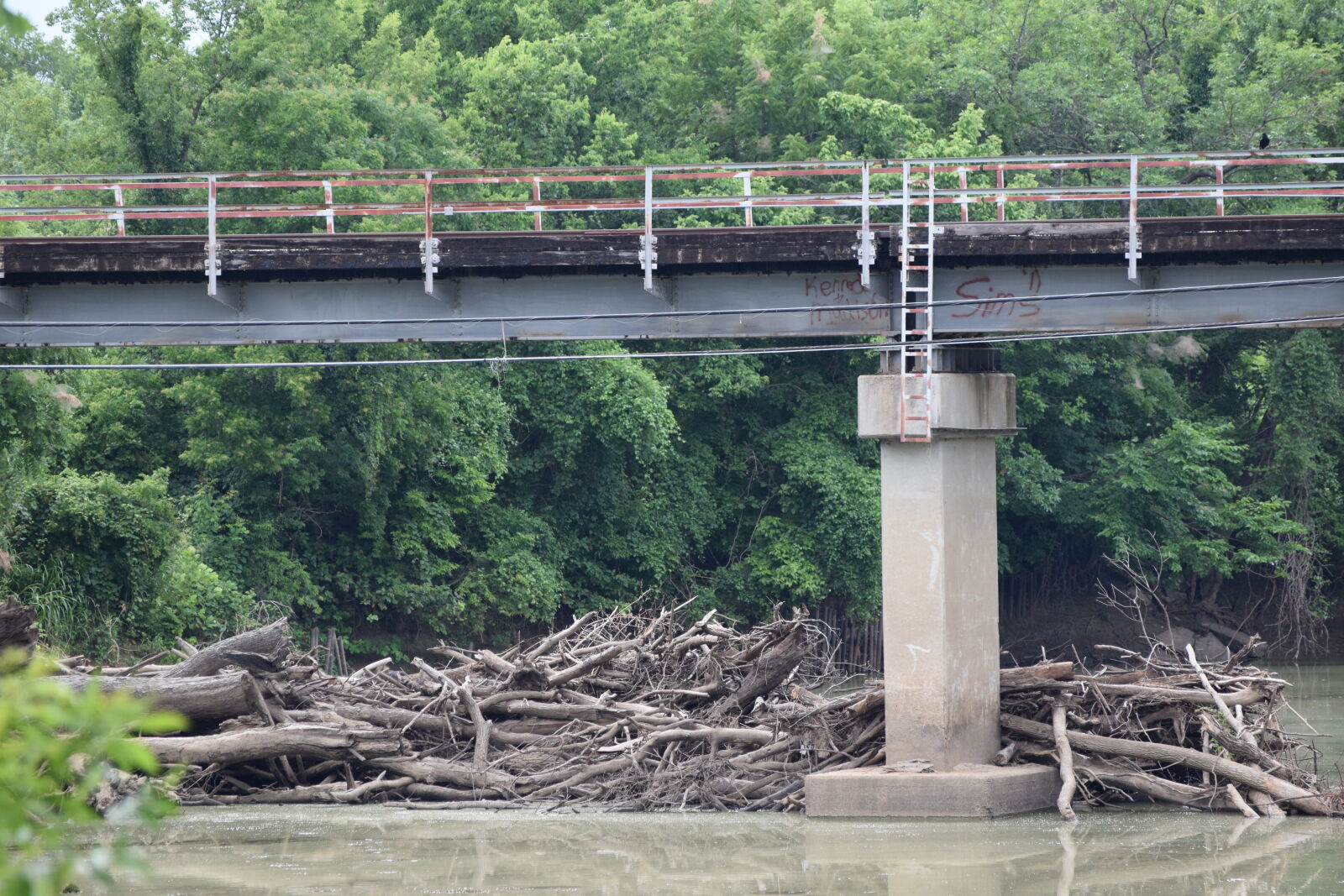 Nikon D3300 + Nikon AF-S DX Nikkor 55-200mm F4-5.6G VR II sample photo. Bridge, debris, river photography