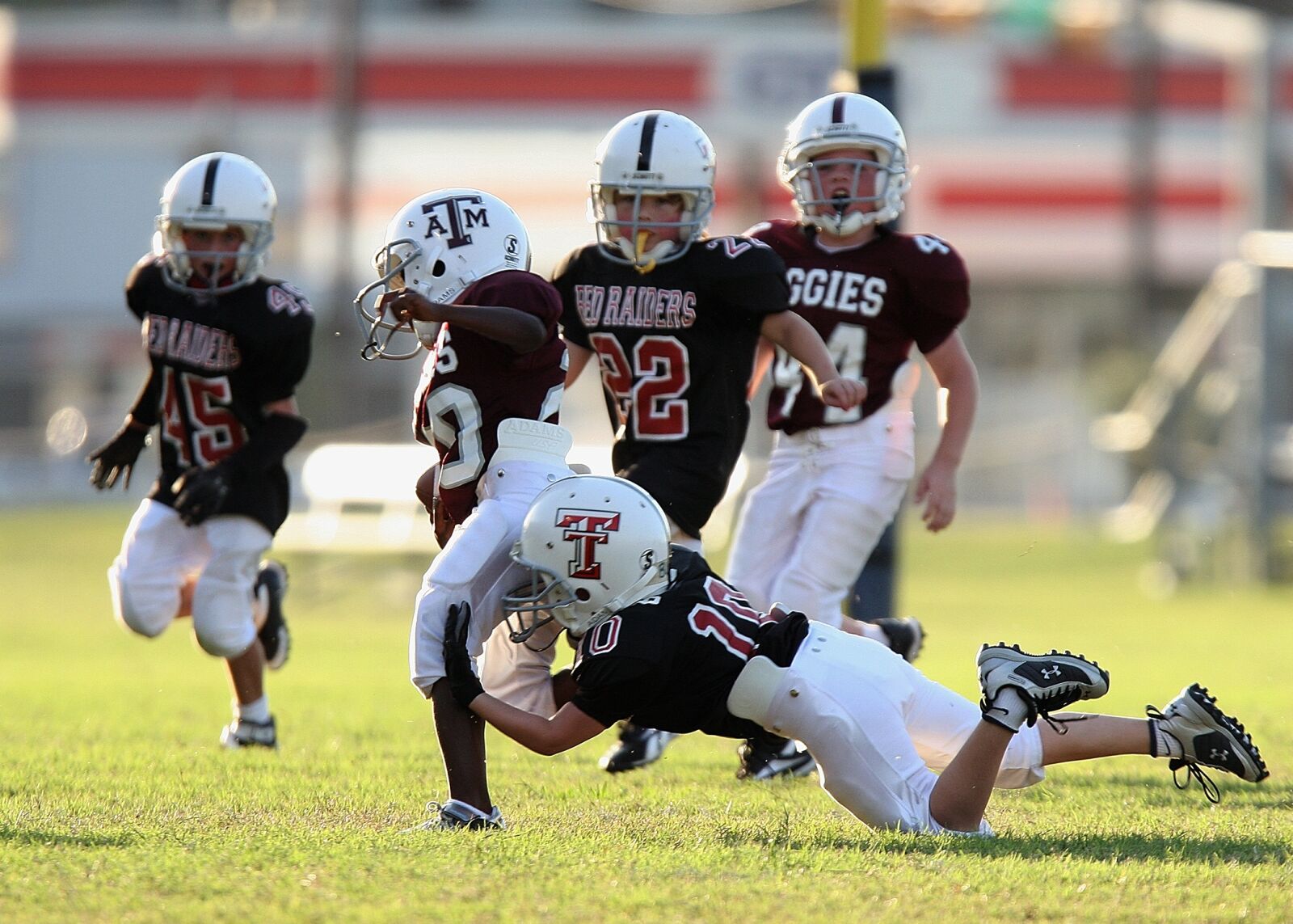 Canon EOS 20D sample photo. Football, youth league, game photography
