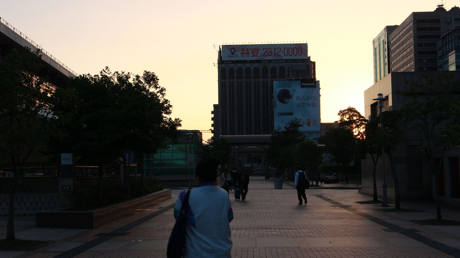 Canon EOS M sample photo. Men, in, city photography