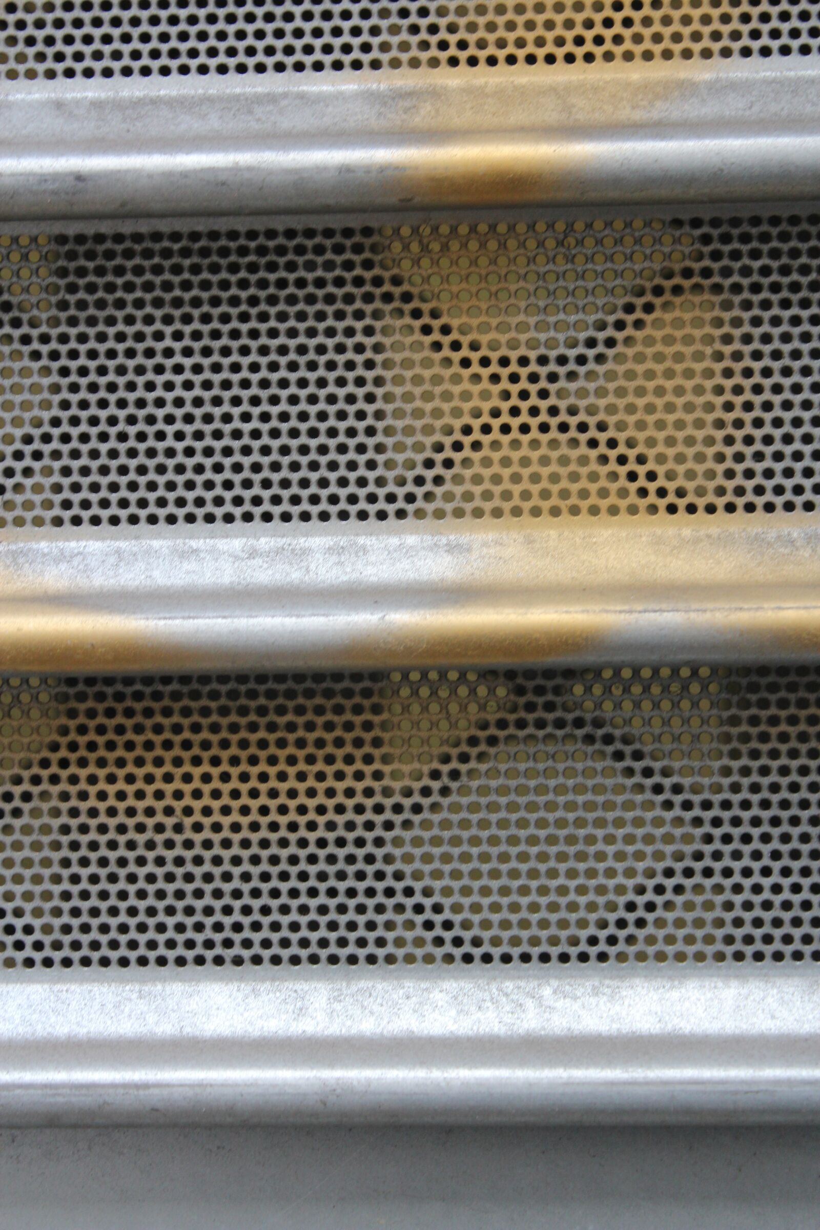 Canon EOS 550D (EOS Rebel T2i / EOS Kiss X4) sample photo. Irons, gate, metal photography