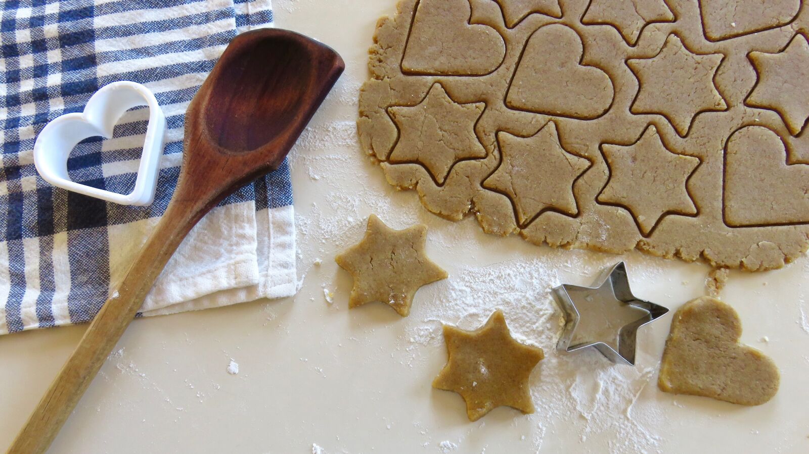 Canon PowerShot SX710 HS sample photo. Baking, cookies, gingerbread photography