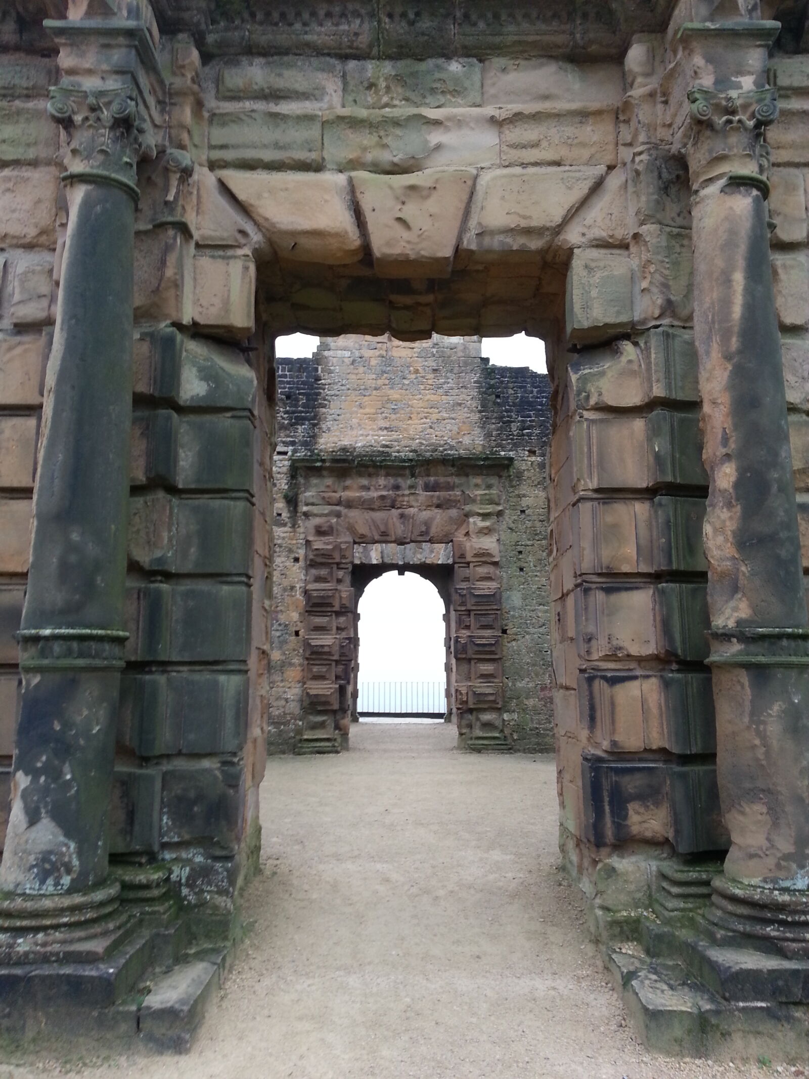 Samsung Galaxy S3 sample photo. Building, castle, doorway, opening photography