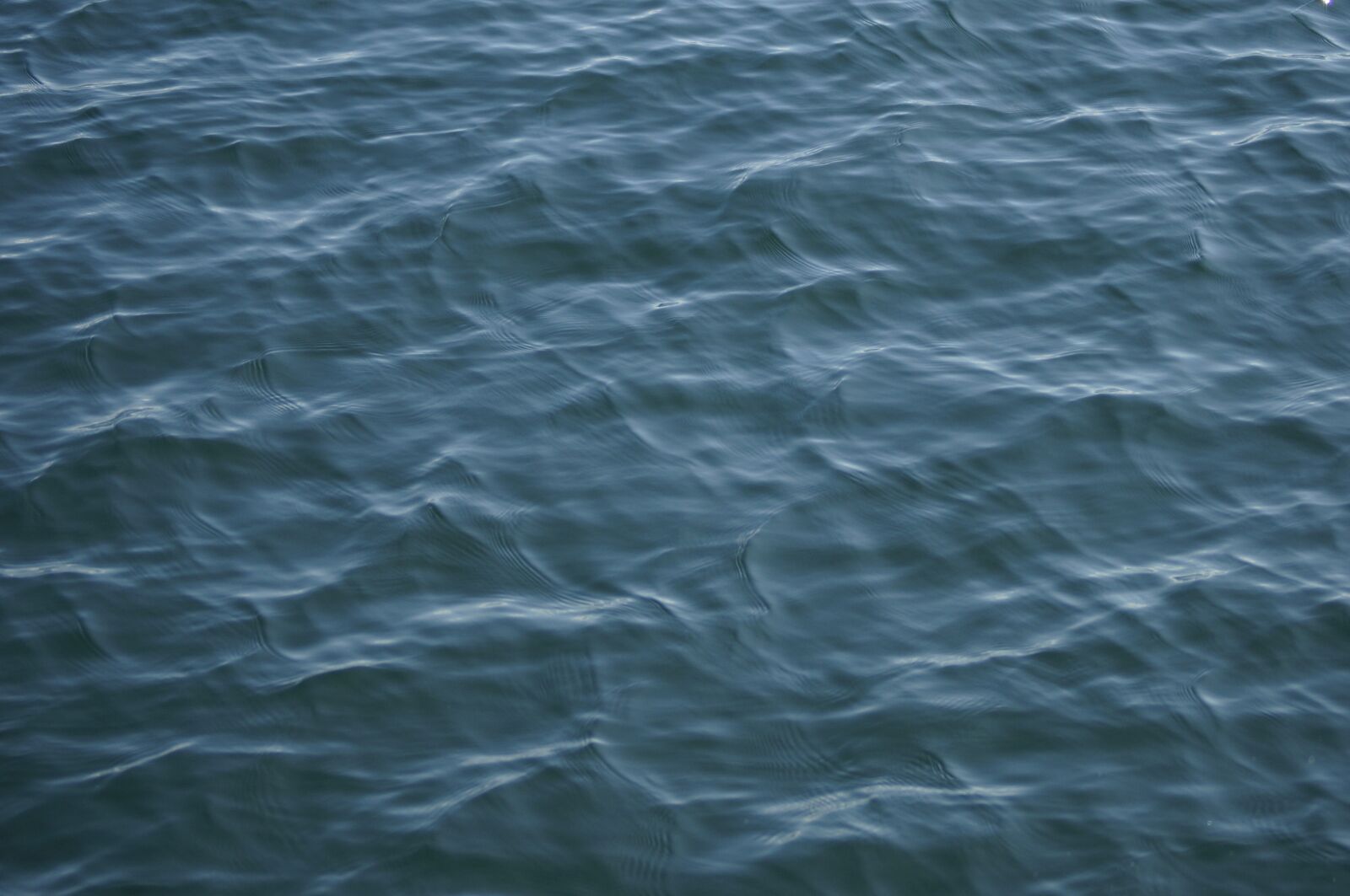 Sony SLT-A57 sample photo. Water surface, wave, blue photography