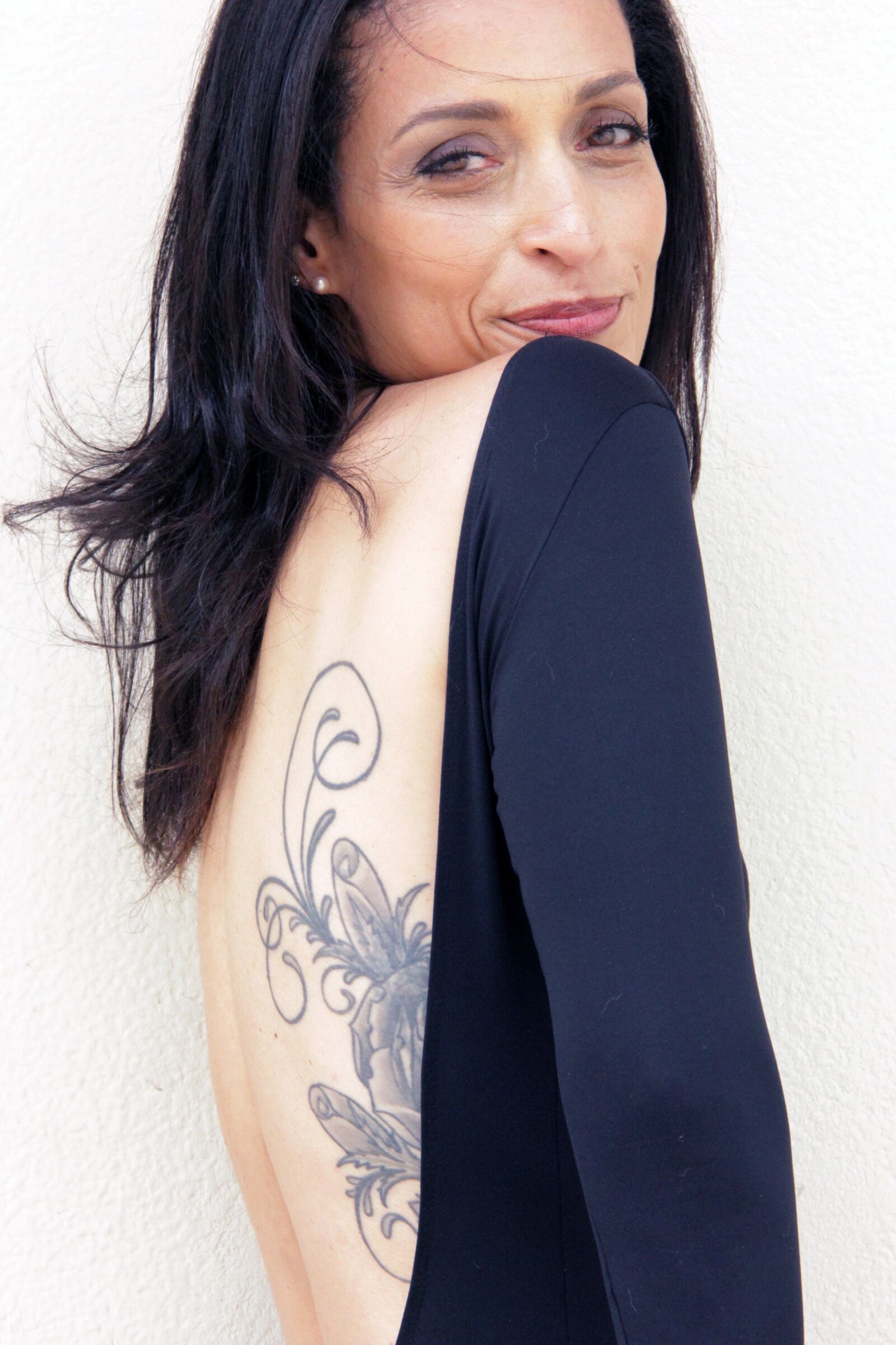 Canon EOS 600D (Rebel EOS T3i / EOS Kiss X5) sample photo. Woman, photographic session, body photography