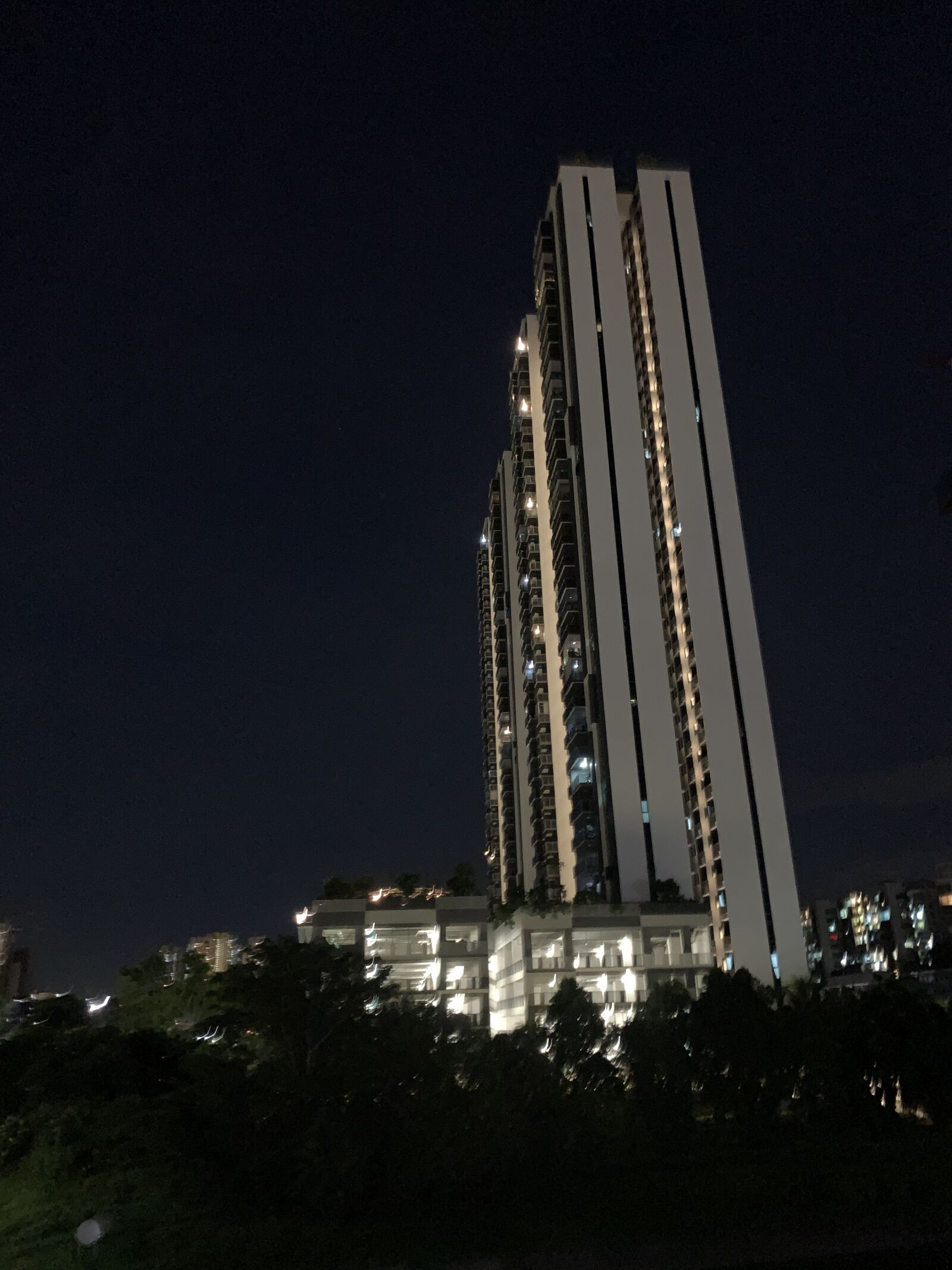 iPhone XS Max back dual camera 4.25mm f/1.8 sample photo. Night scene, building, architecture photography