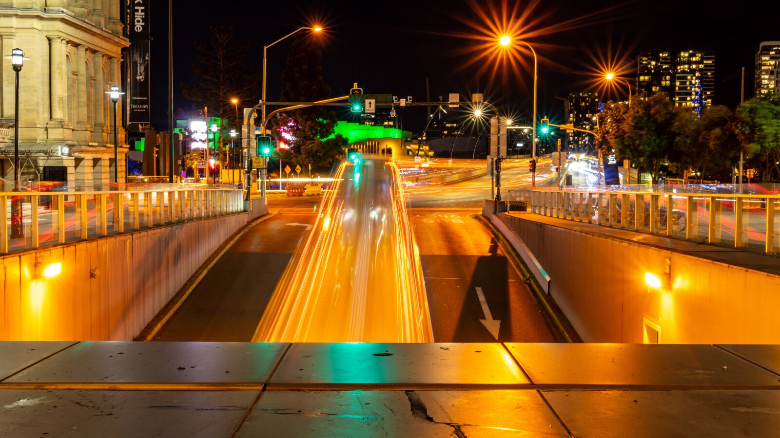 30mm F1.4 DC DN | Contemporary 016 sample photo. Bus, night, traffic photography