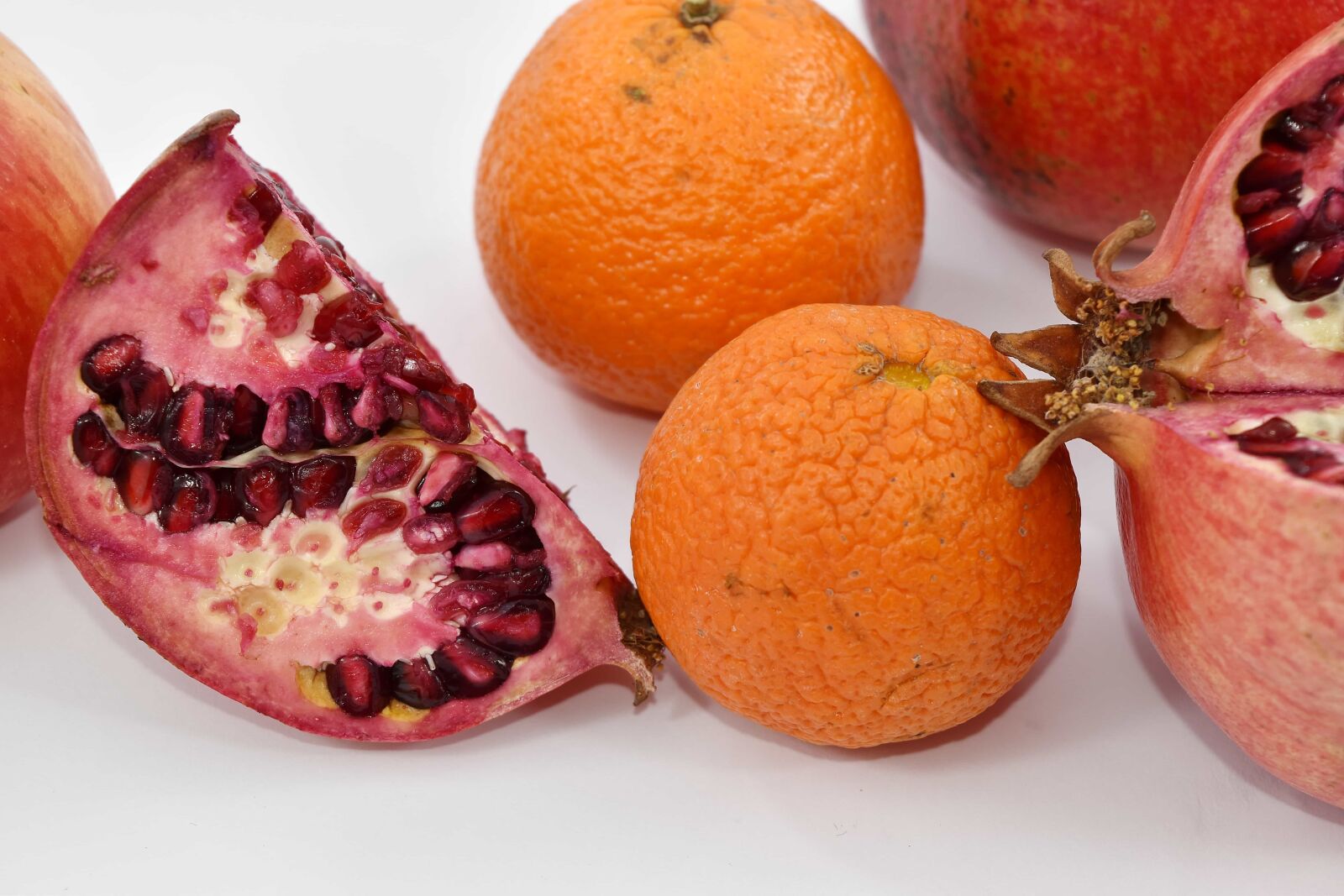 Nikon D5500 sample photo. Pomegranate, whole, citrus, tangerine photography