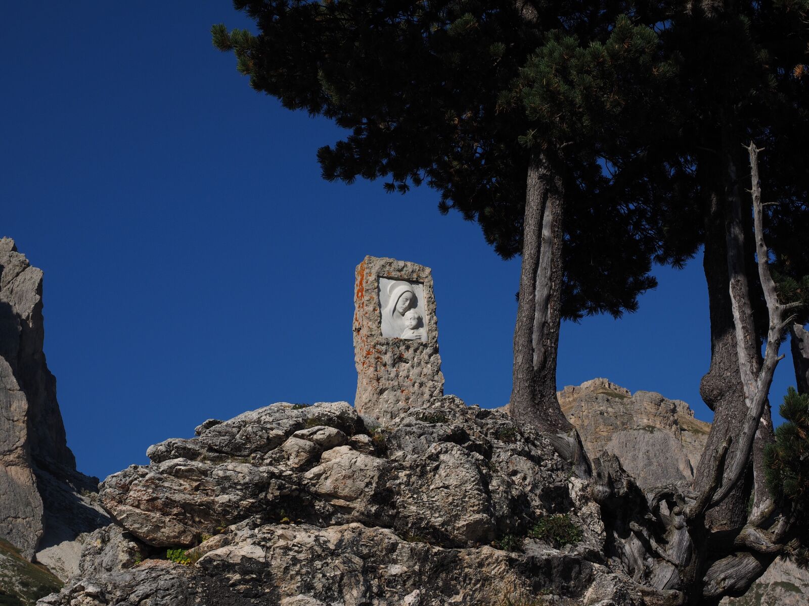 Olympus OM-D E-M1 + Olympus M.Zuiko Digital ED 12-40mm F2.8 Pro sample photo. Madonna, relief, the falzarego photography