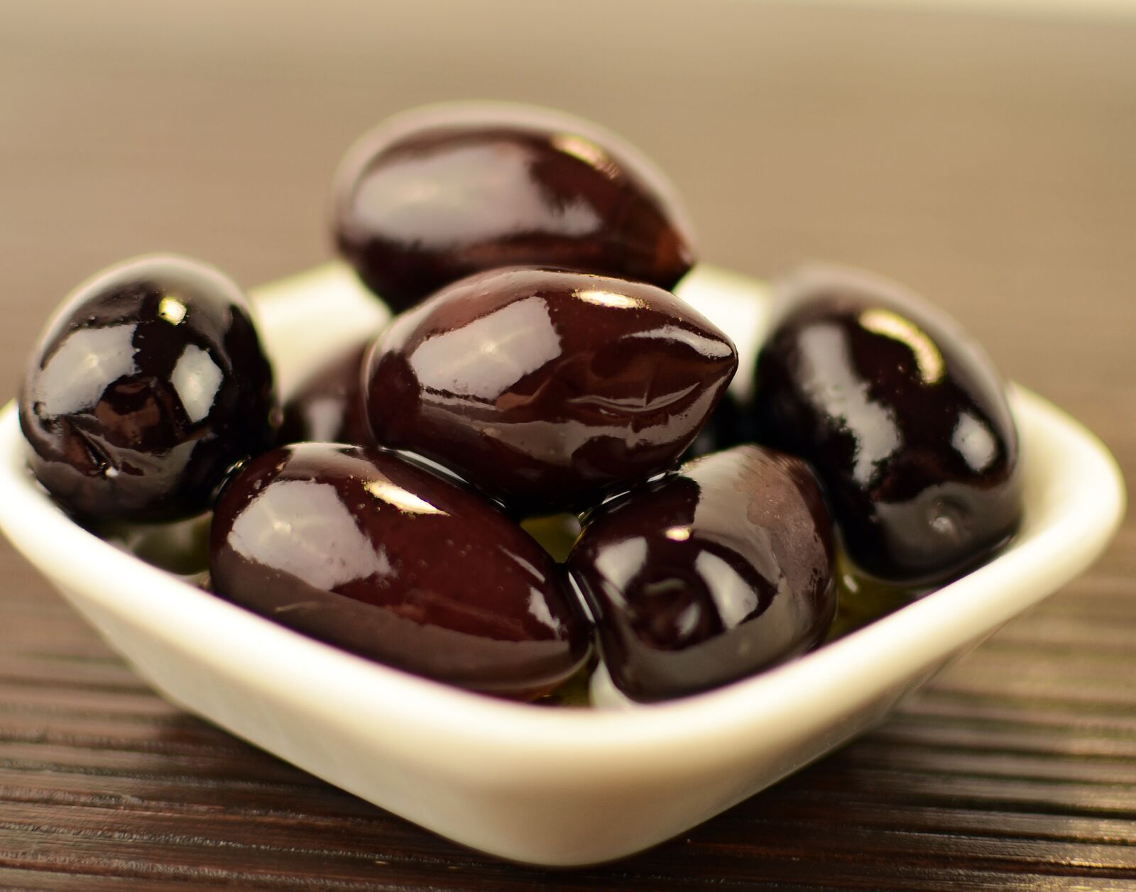 Nikon D7000 sample photo. Olives, black, food photography