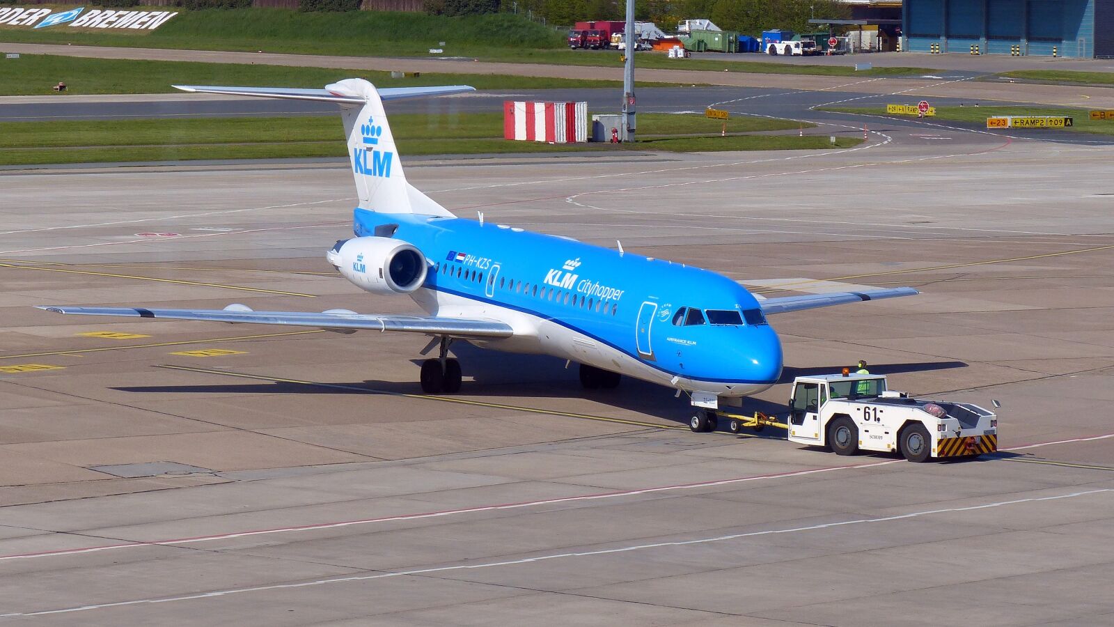 Panasonic Lumix DMC-FZ200 sample photo. Aircraft, airport, vehicle photography