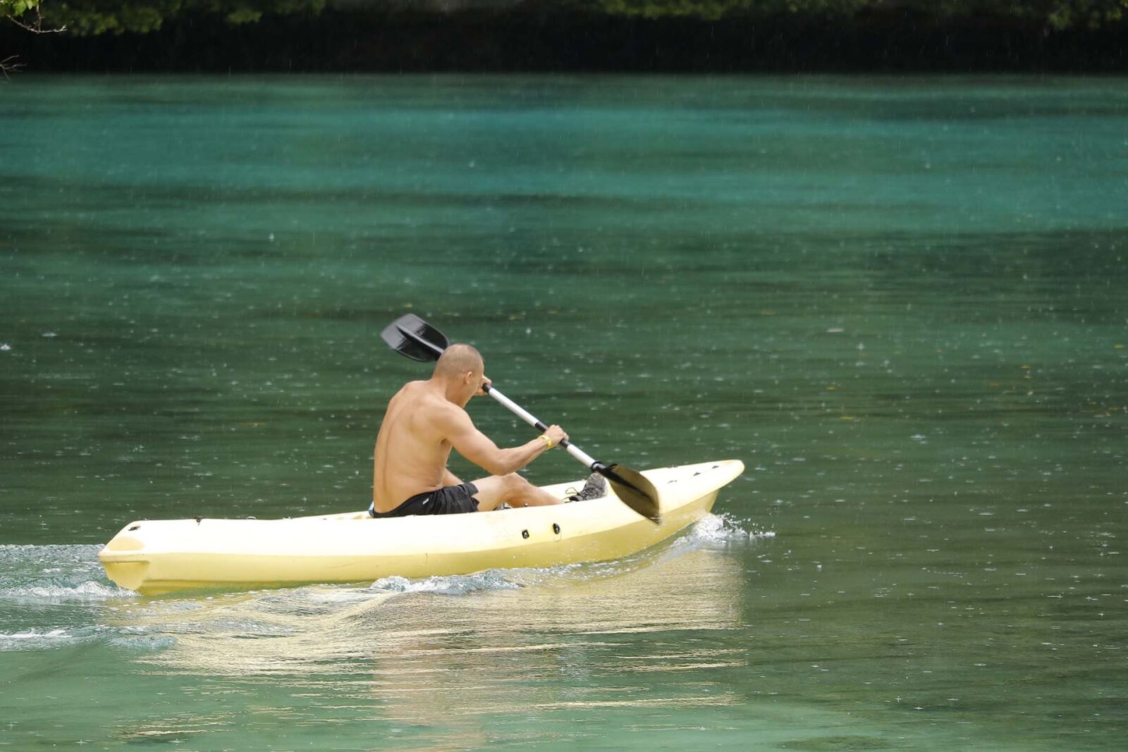 Canon EOS 80D sample photo. Kayak, beach, resort photography