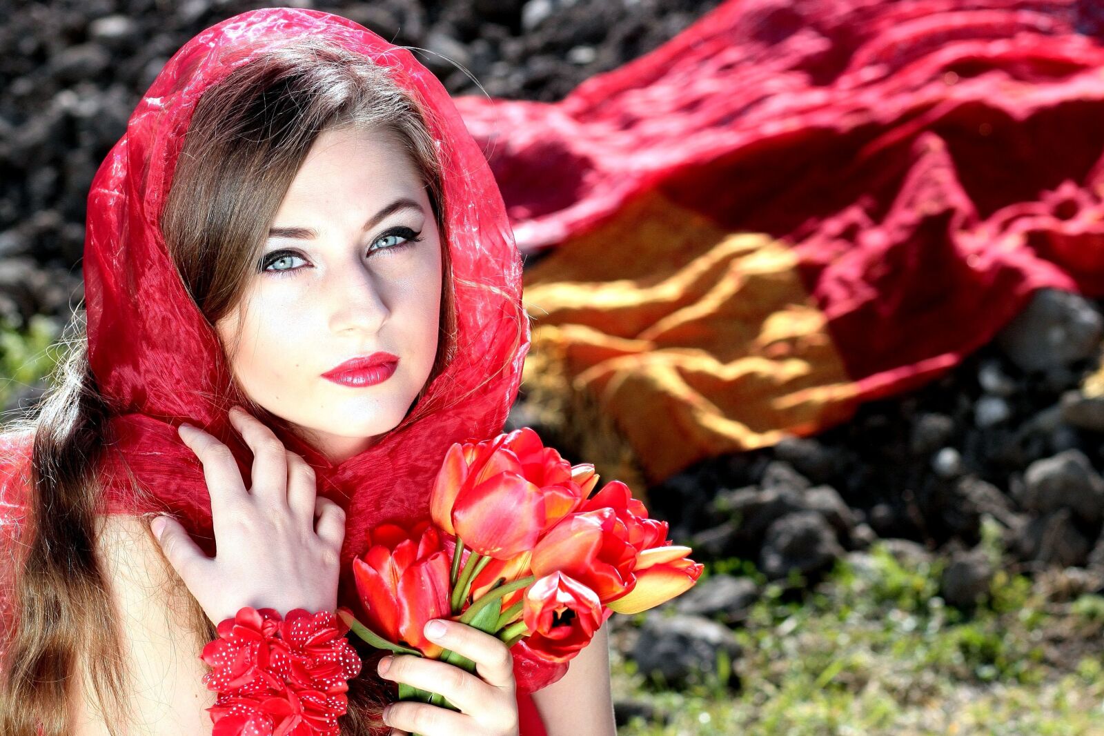 Canon EOS 450D (EOS Rebel XSi / EOS Kiss X2) sample photo. Pretty girl, red scarf photography