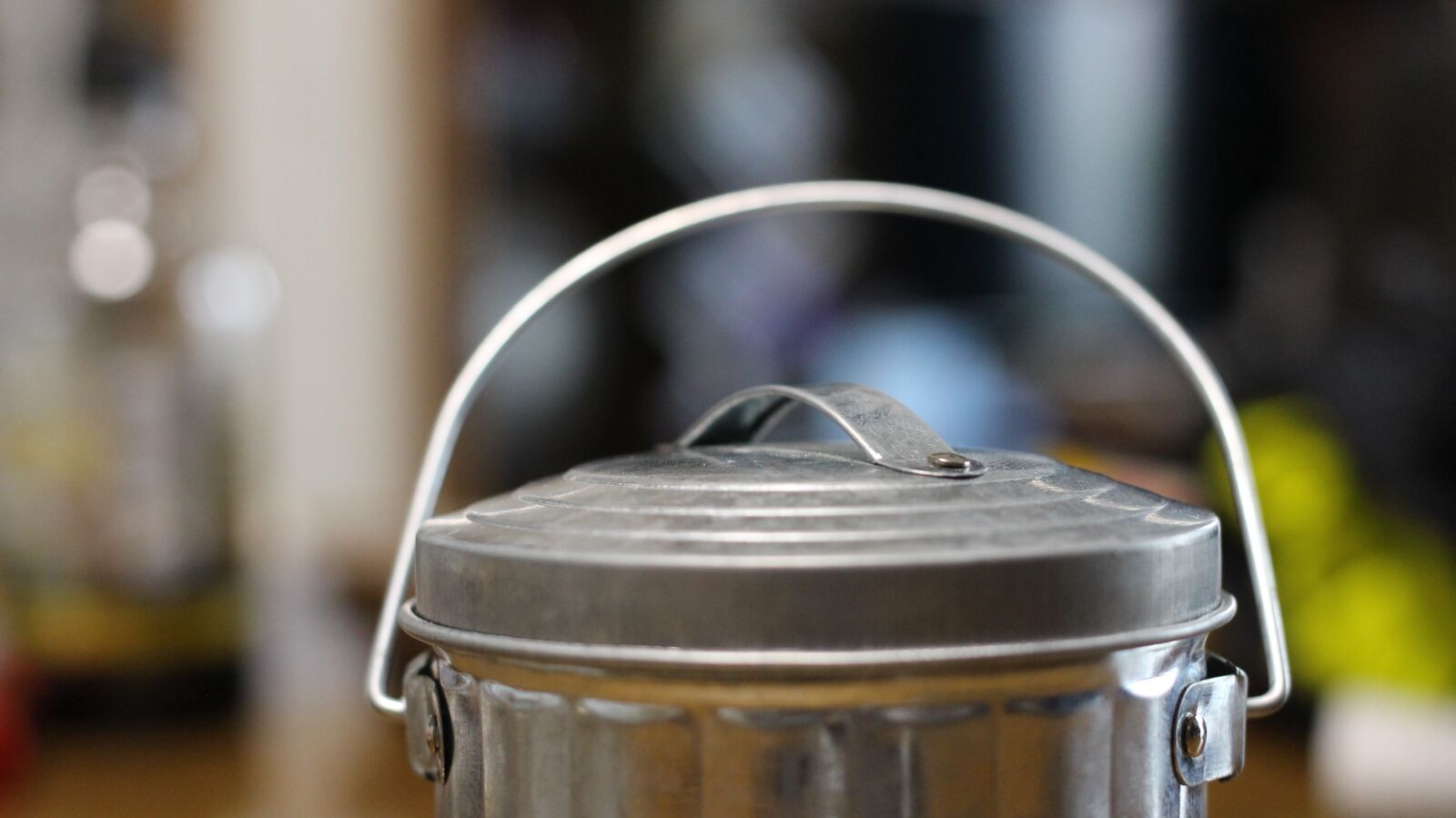 Canon EOS 100D (EOS Rebel SL1 / EOS Kiss X7) sample photo. Foppery, bucket, photos photography