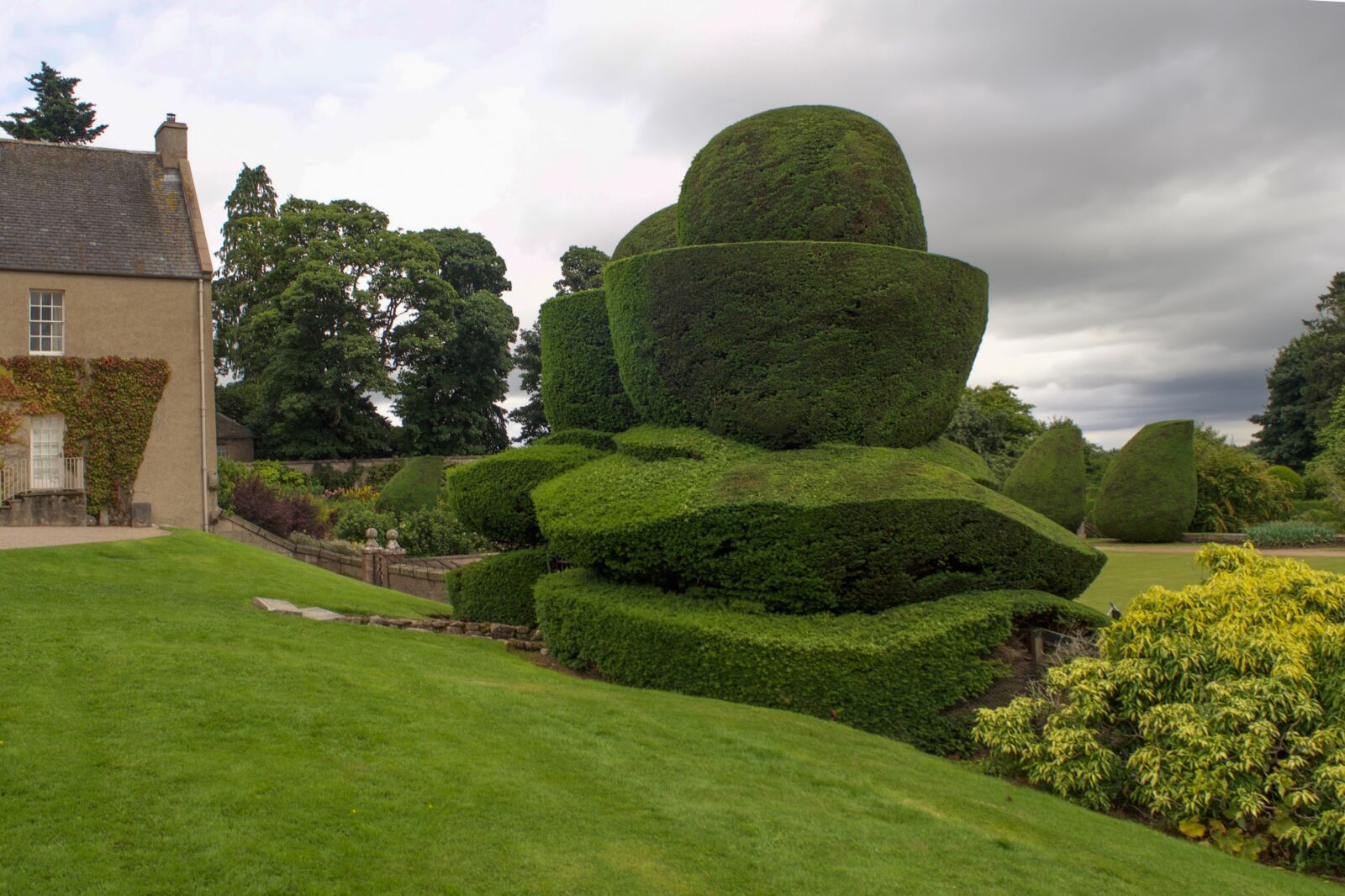 Olympus OM-D E-M10 sample photo. Crathes castle, castle, banchory photography