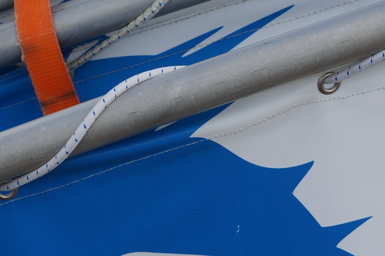 Sony Alpha NEX-5T sample photo. Beach, kite, color photography