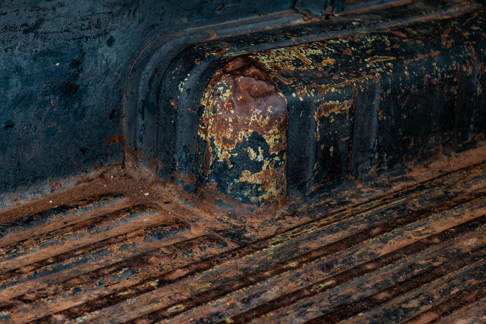 Canon EOS 70D + Canon EF 50mm F1.8 STM sample photo. Corten metal, red steel photography