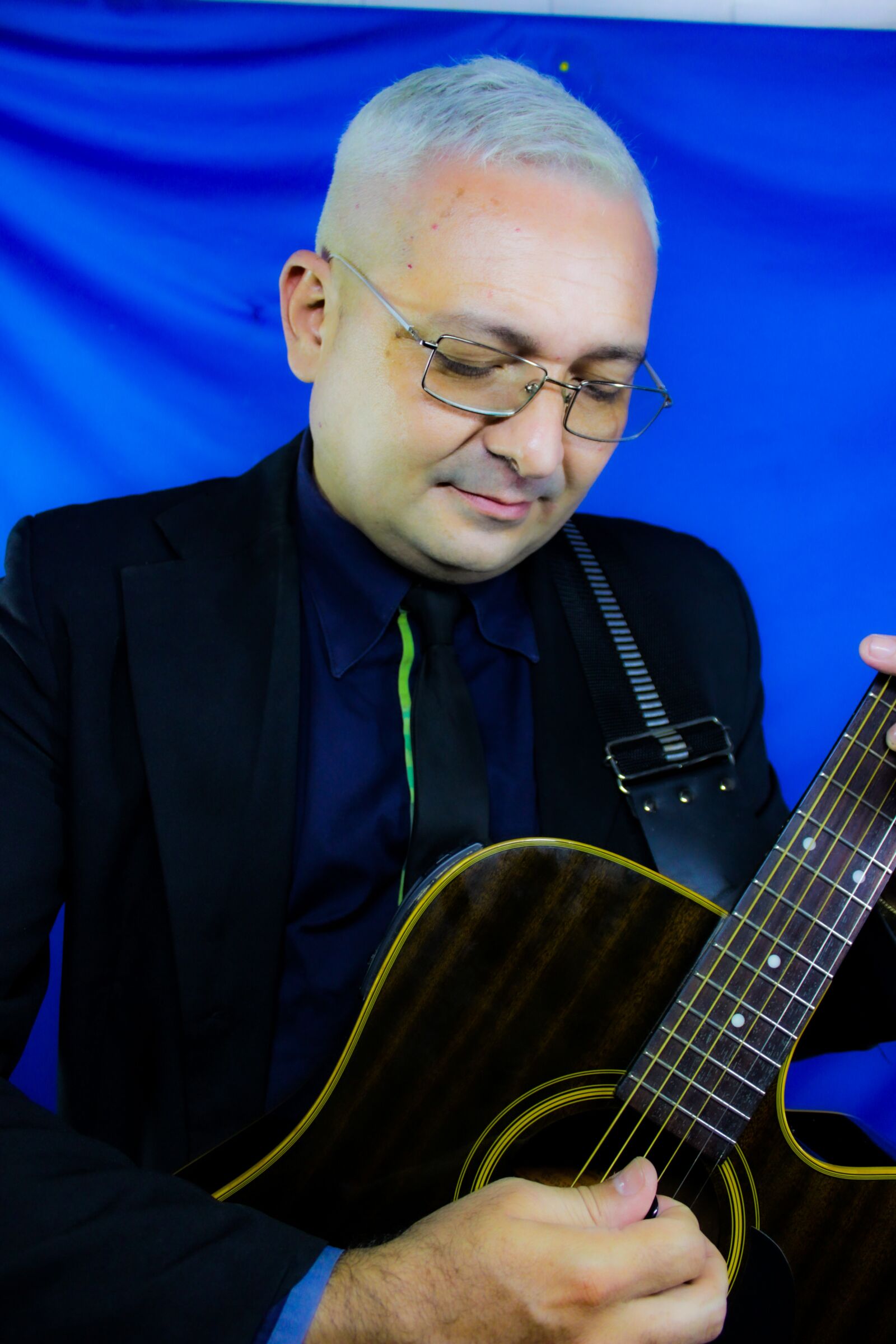 Canon EOS 600D (Rebel EOS T3i / EOS Kiss X5) sample photo. Music, praise, worship photography
