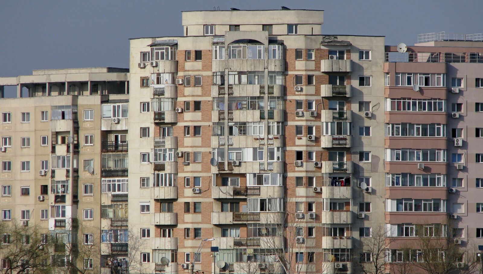 Canon POWERSHOT S5 IS sample photo. Block of flats, architecture photography