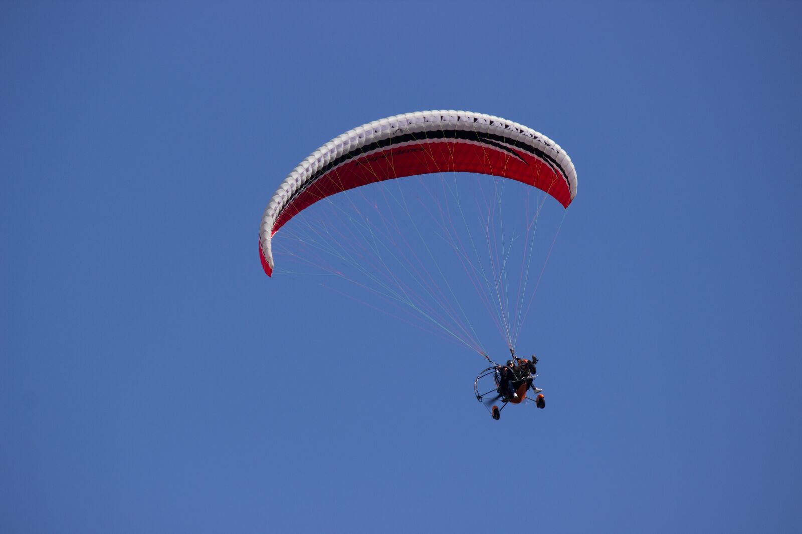 Canon EF-S 55-250mm F4-5.6 IS II sample photo. Paragliding, paraglider, flying photography