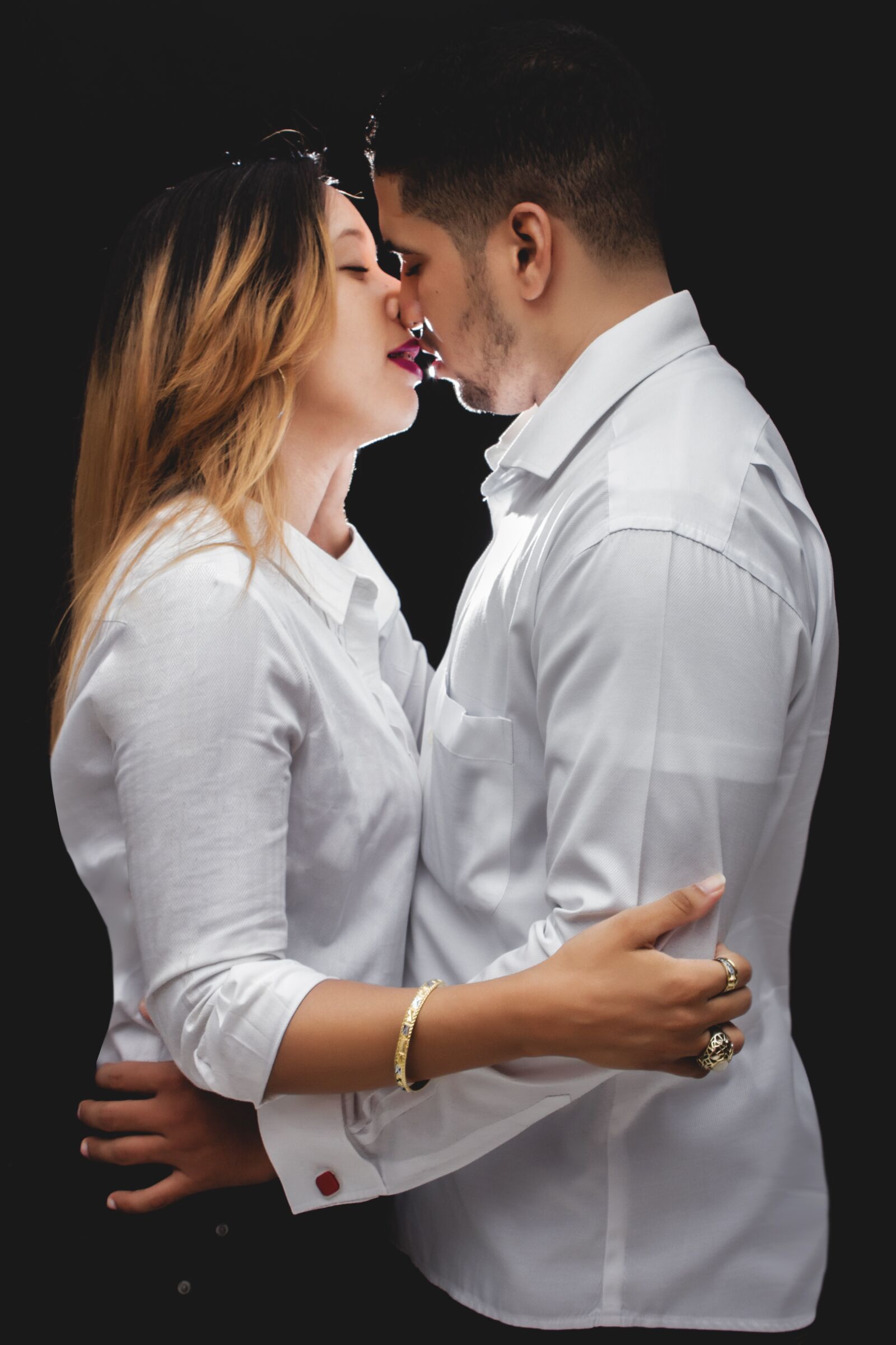 Canon EOS 60D sample photo. Husbands, kiss, studio photography