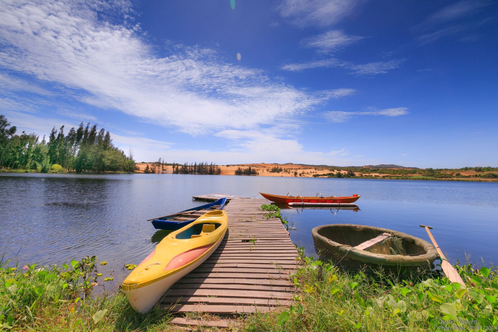 Canon EF 16-35mm F4L IS USM sample photo. The boat, coracle, fisherman photography
