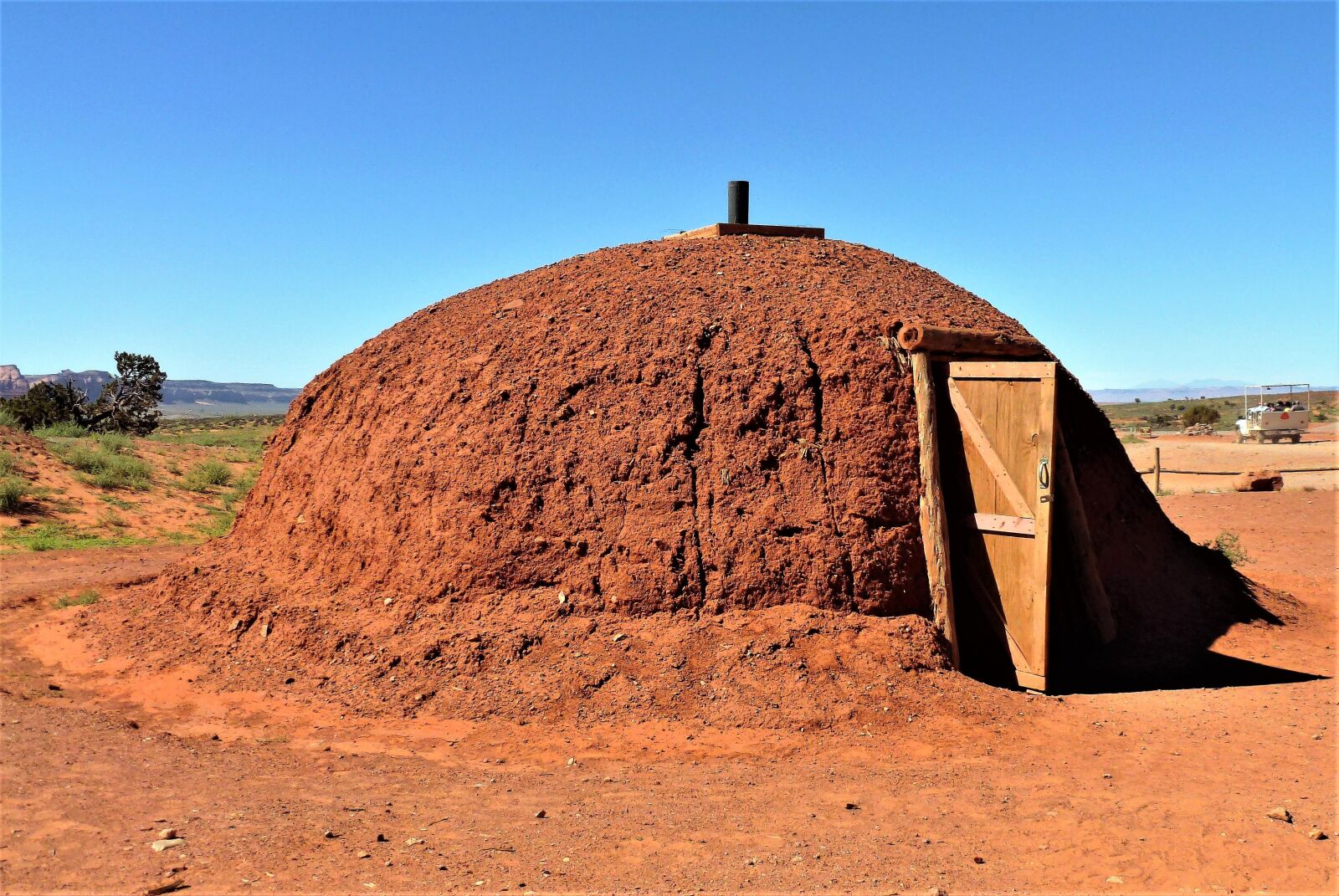 Panasonic Lumix DMC-ZS10 (Lumix DMC-TZ20 / Lumix DMC-TZ22) sample photo. Housing, red earth, indian photography