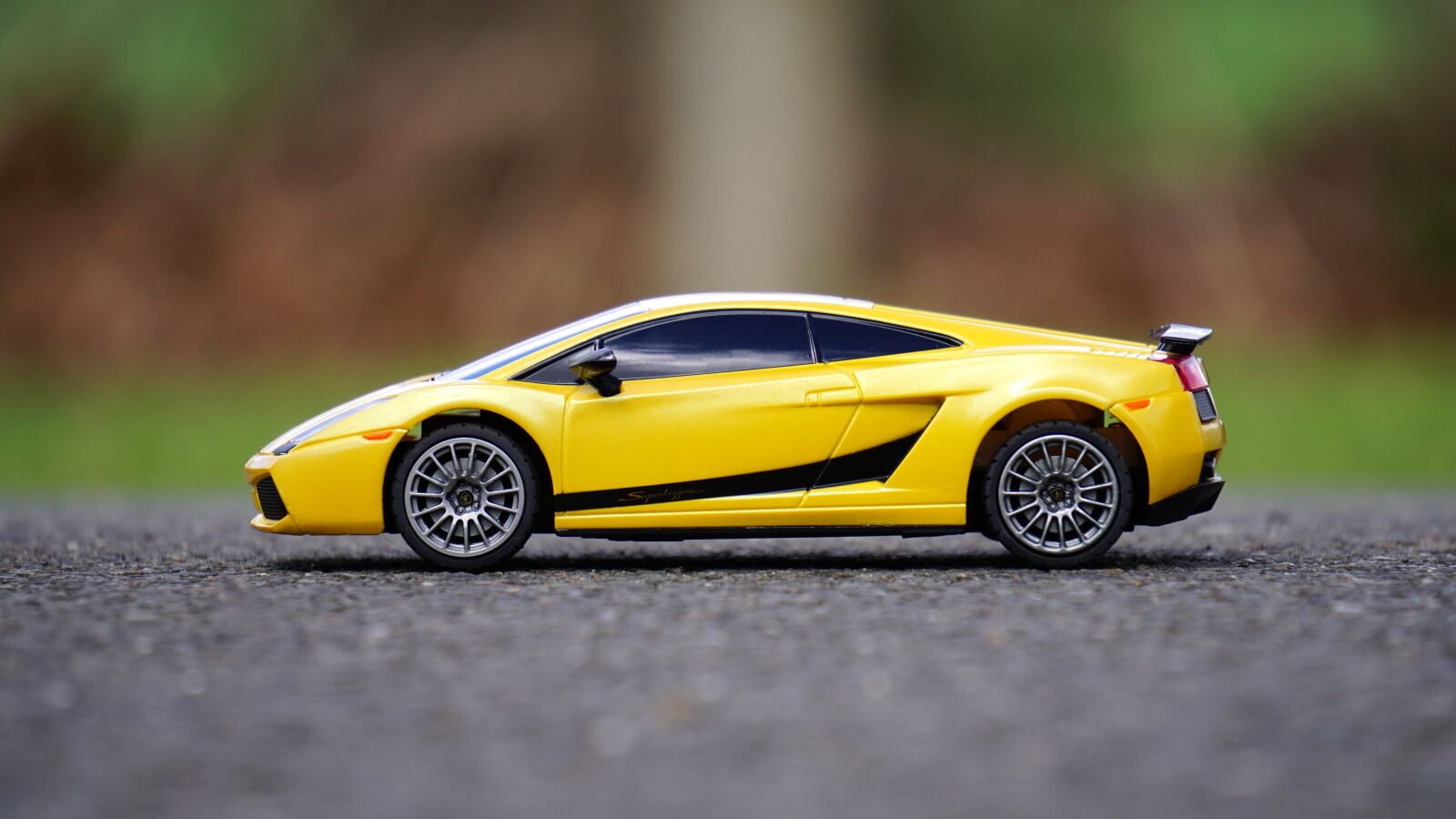 Sony E 55-210mm F4.5-6.3 OSS sample photo. Lamborghini, car, automotive photography