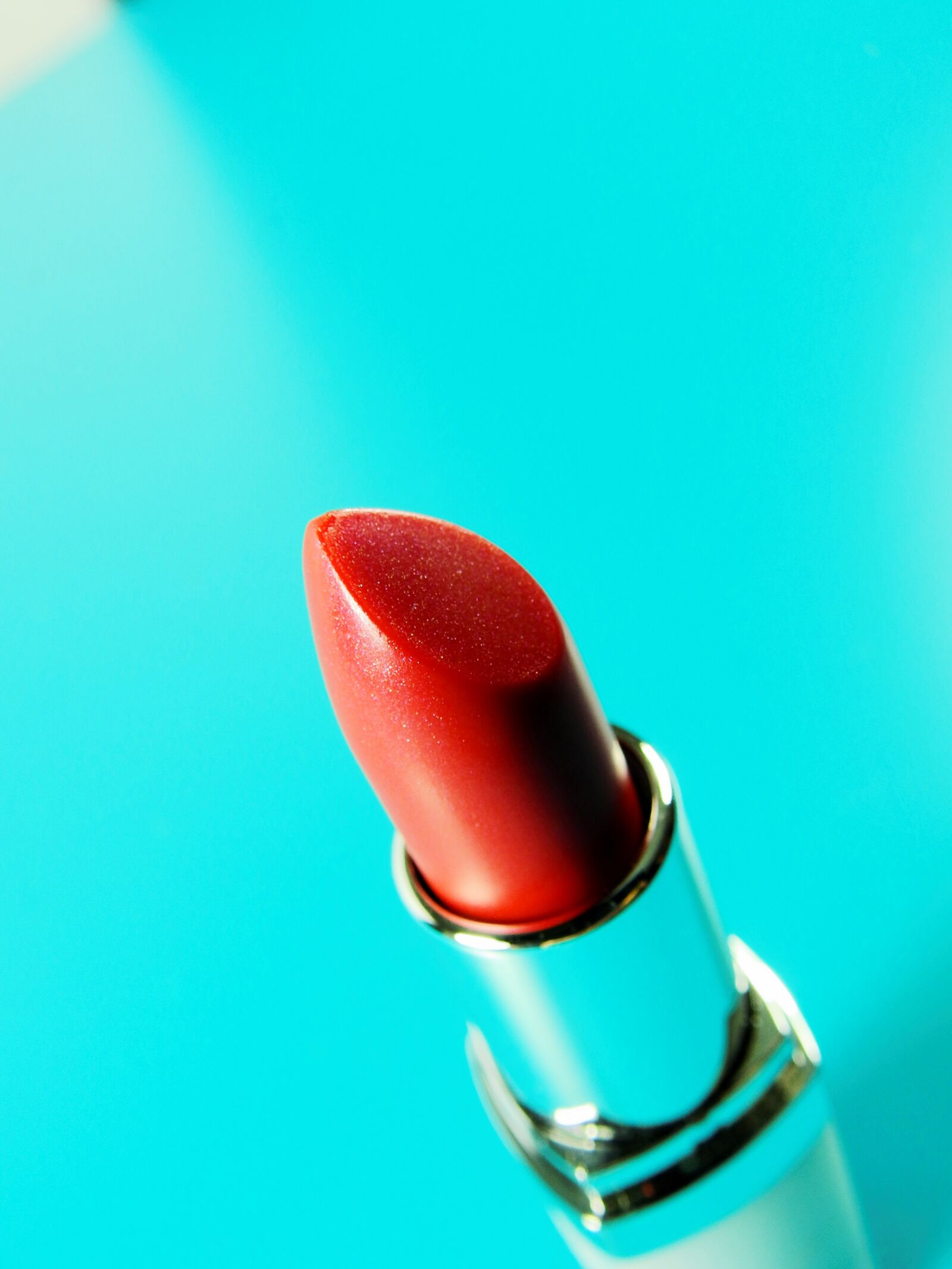 Nikon Coolpix P900 sample photo. Lipstick, cosmetics, makeup photography