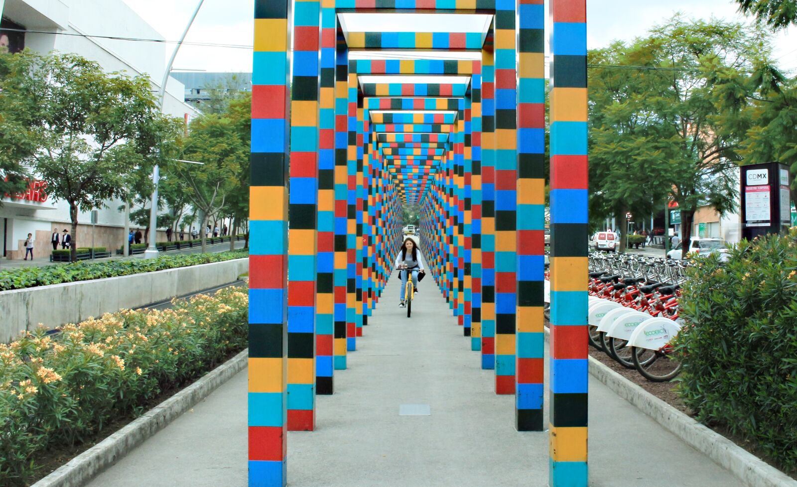 Canon EOS 700D (EOS Rebel T5i / EOS Kiss X7i) sample photo. Street, city, mexico photography