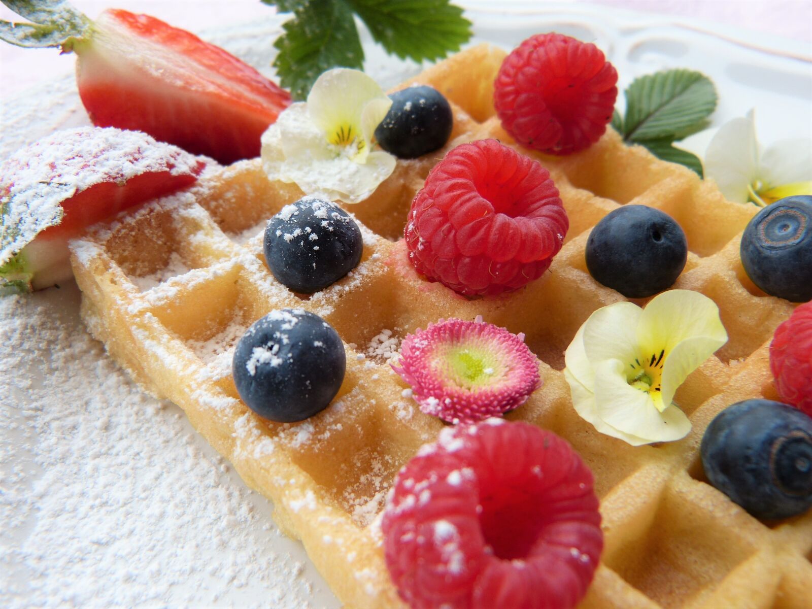 Panasonic Lumix DMC-FZ150 sample photo. Waffle, fruit, icing sugar photography