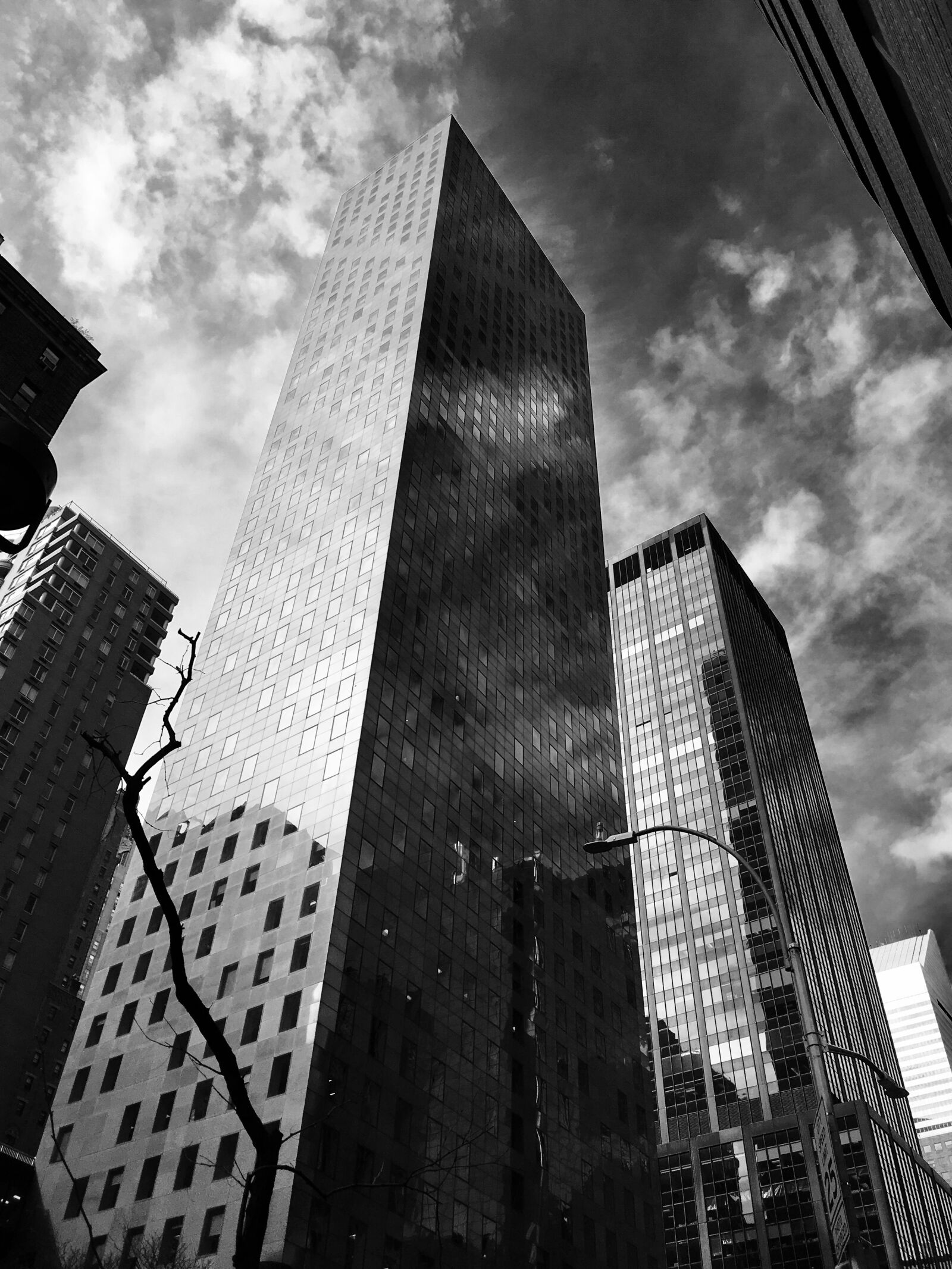 iPhone SE back camera 4.15mm f/2.2 sample photo. New york, building, architecture photography