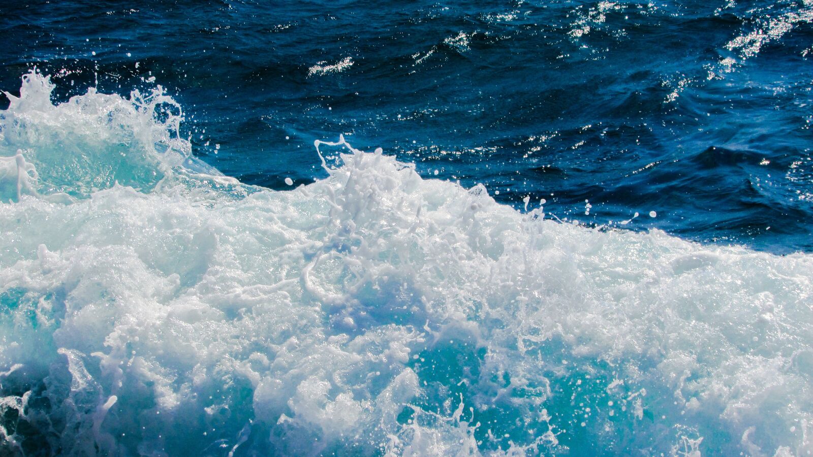Canon PowerShot SX400 IS sample photo. Waves, foam, spray photography