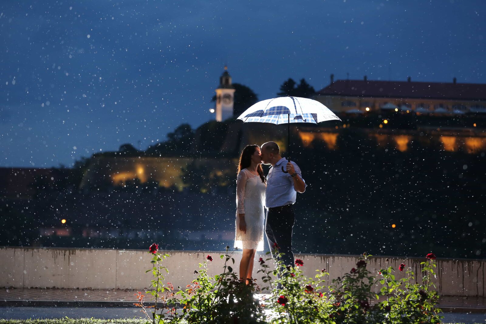 Canon EOS 5D Mark III sample photo. Evening, kiss, love, moonlight photography