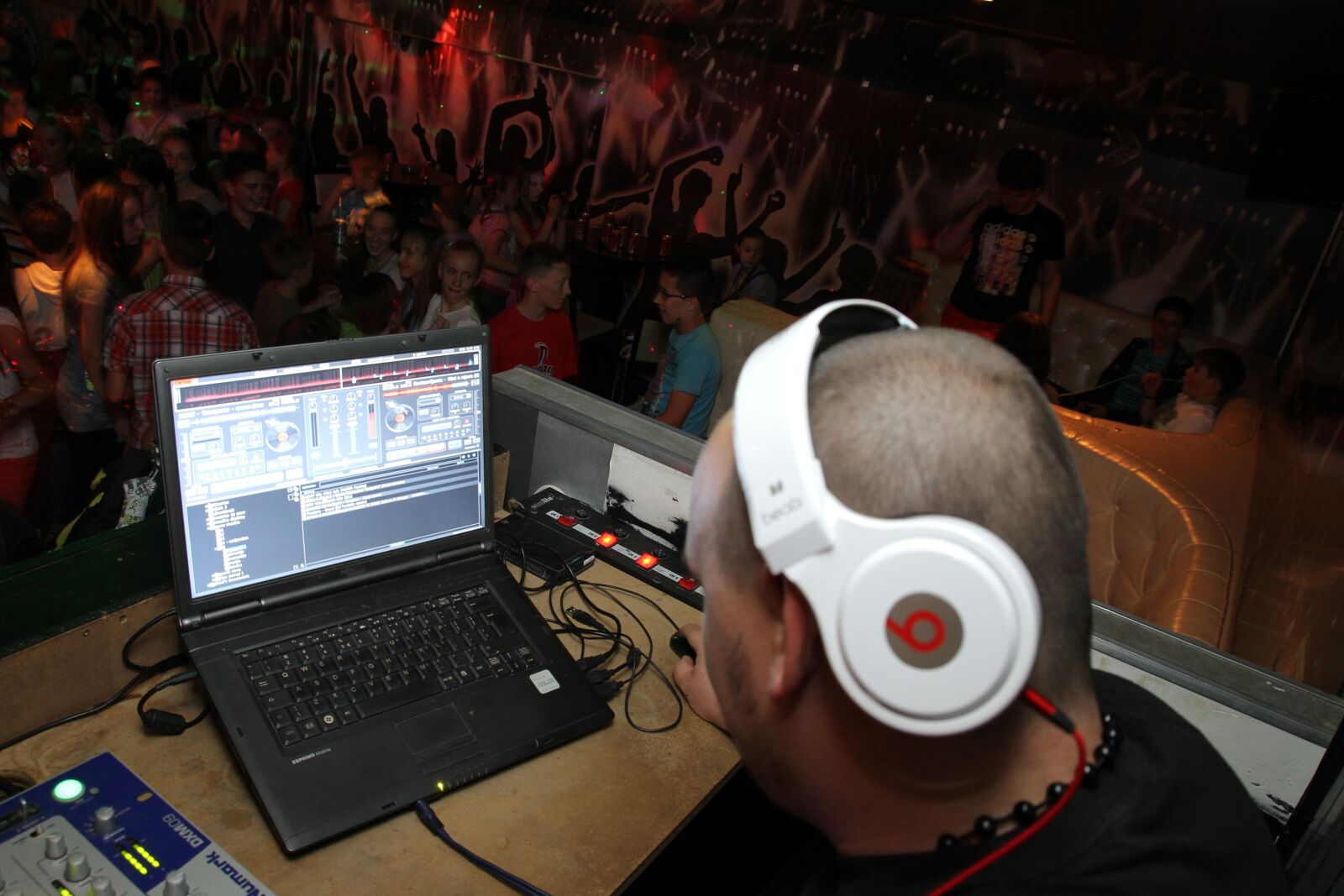 Canon EOS 7D sample photo. Music, discotheque, nightclub, headphones photography