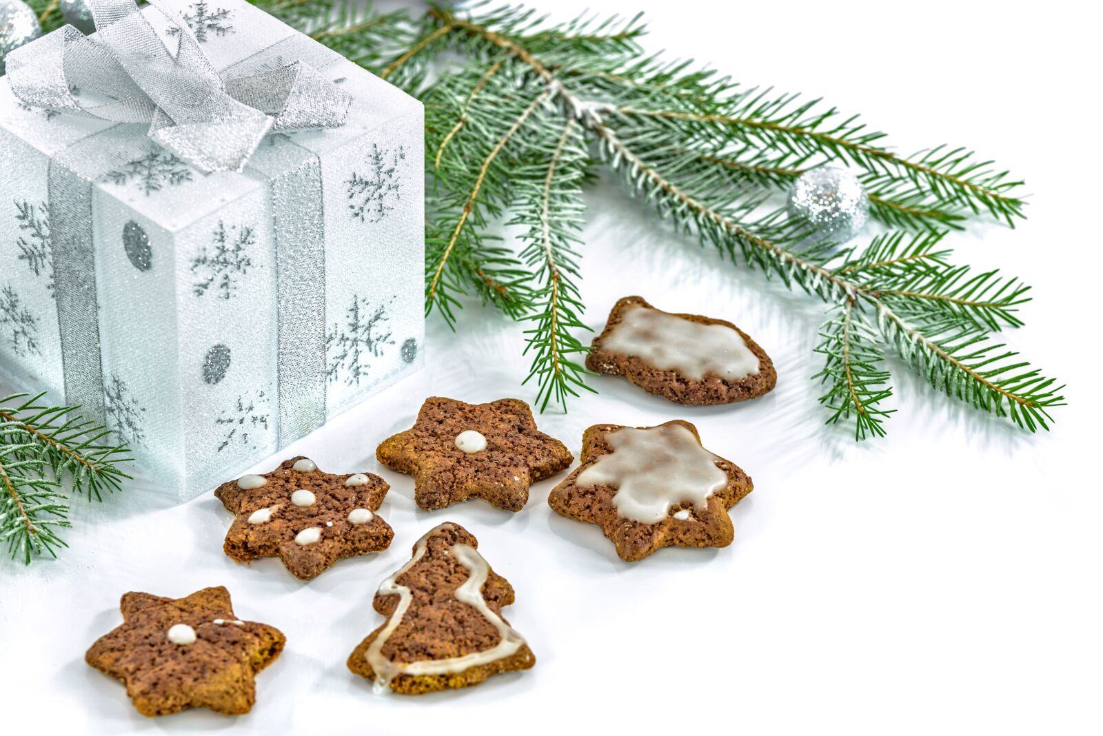 Nikon D750 sample photo. Christmas, gift, gingerbread photography